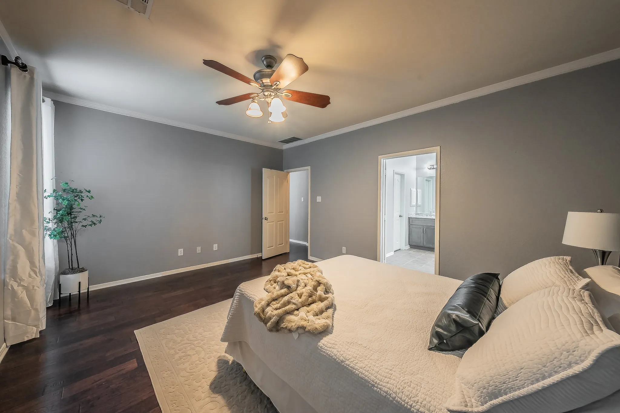 Single Family Residence For Sale in Tarrant County , 5516 Dunn Hill Drive, Fort Worth, Texas 76137, 5 Bedroom, 4 Bathroom, 2 Garage spaces, 3,921 Sqft, built in 2003, mls#21290053, Real Estate Agent in Fort Worth, Homes For Sale in Tarrant county, Homes For Sale in Fort Worth, Realtor in Fort Worth Texas, Real Estate Brokerage Independent Realty Texas, Luminita Cordes Realtor