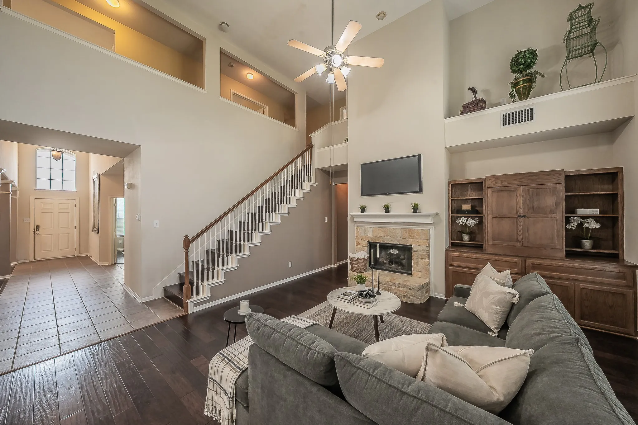 Single Family Residence For Sale in Tarrant County , 5516 Dunn Hill Drive, Fort Worth, Texas 76137, 5 Bedroom, 4 Bathroom, 2 Garage spaces, 3,921 Sqft, built in 2003, mls#21290053, Real Estate Agent in Fort Worth, Homes For Sale in Tarrant county, Homes For Sale in Fort Worth, Realtor in Fort Worth Texas, Real Estate Brokerage Independent Realty Texas, Luminita Cordes Realtor