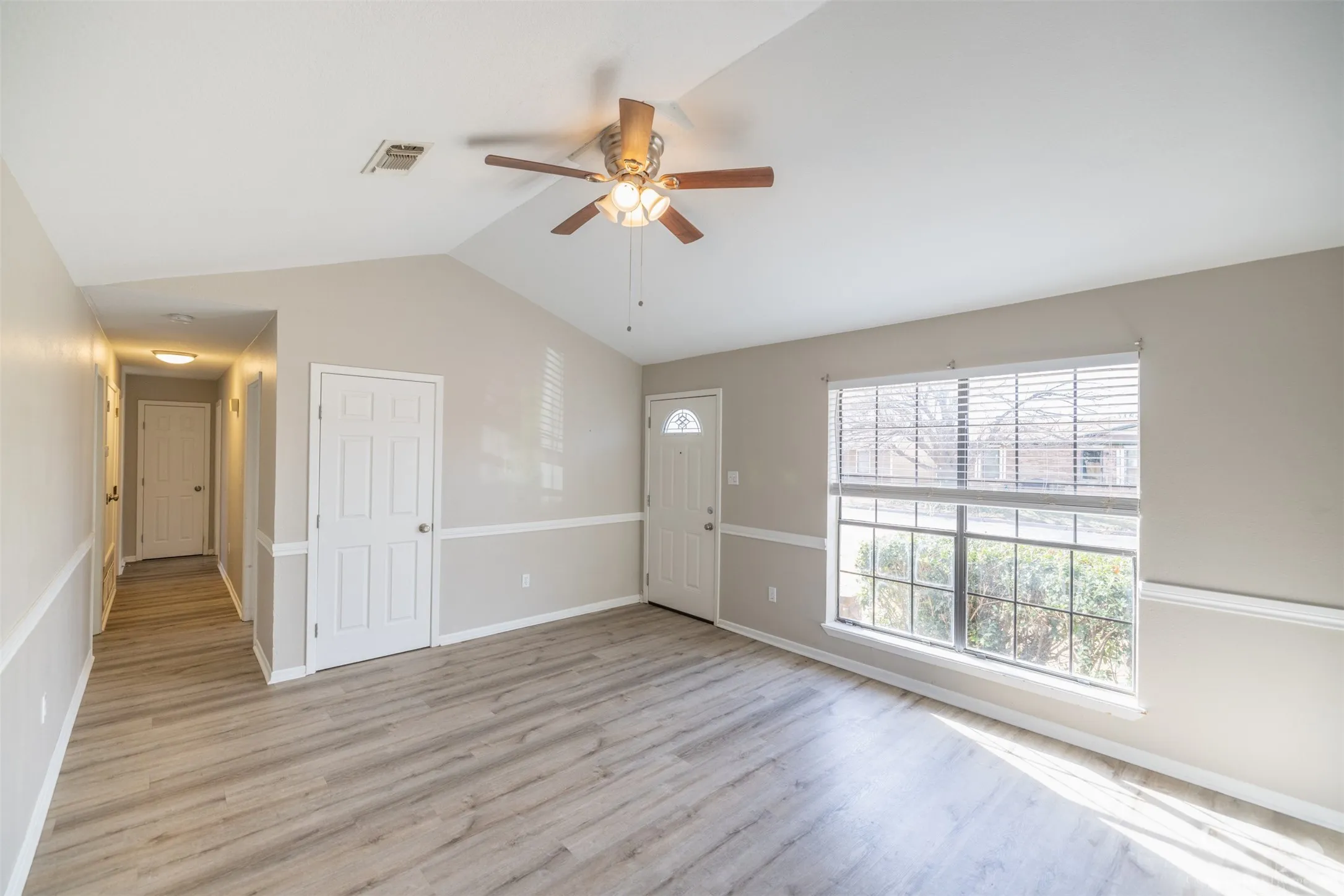 Single Family Residence For Sale in Taylor County , 3665 Trinity Lane, Abilene, Texas 79602, 3 Bedrooms, 2 Bathrooms, Garage spaces, 1,260 Sqft, built in 1982, Price $180,000, mls#21290323, Real Estate Agent in Abilene, Homes For Sale in Taylor county, Homes For Sale in Abilene, Realtor in Abilene Texas, Real Estate Brokerage Independent Realty Texas, Luminita Cordes Realtor