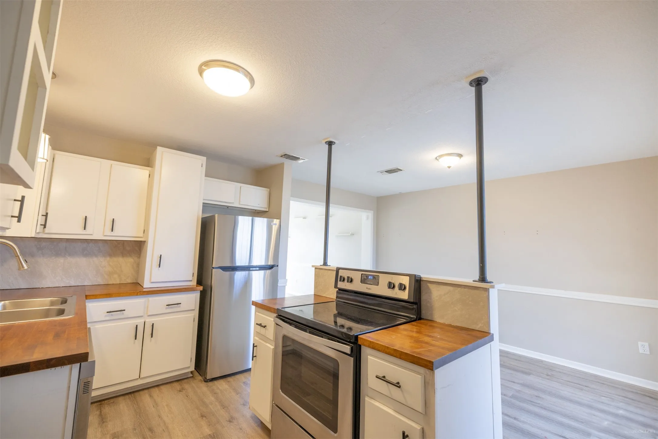 Single Family Residence For Sale in Taylor County , 3665 Trinity Lane, Abilene, Texas 79602, 3 Bedrooms, 2 Bathrooms, Garage spaces, 1,260 Sqft, built in 1982, Price $180,000, mls#21290323, Real Estate Agent in Abilene, Homes For Sale in Taylor county, Homes For Sale in Abilene, Realtor in Abilene Texas, Real Estate Brokerage Independent Realty Texas, Luminita Cordes Realtor