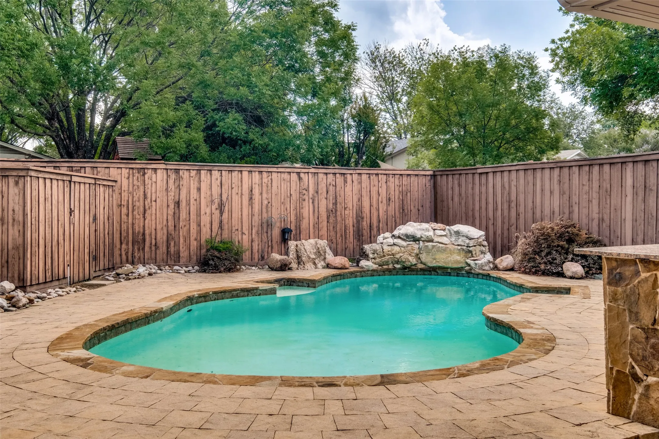 Single Family Residence For Sale in Dallas County , 11 Bunker Hill, Richardson, Texas 75080, 4 Bedroom, 3 Bathroom, 2 Garage spaces, 2,723 Sqft, built in 1974, mls#21289647, Real Estate Agent in Richardson, Homes For Sale in Dallas county, Homes For Sale in Richardson, Realtor in Richardson Texas, Real Estate Brokerage Independent Realty Texas, Luminita Cordes Realtor