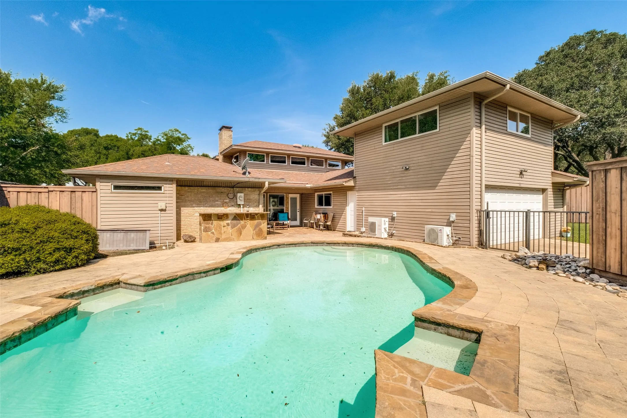 Single Family Residence For Sale in Dallas County , 11 Bunker Hill, Richardson, Texas 75080, 4 Bedroom, 3 Bathroom, 2 Garage spaces, 2,723 Sqft, built in 1974, mls#21289647, Real Estate Agent in Richardson, Homes For Sale in Dallas county, Homes For Sale in Richardson, Realtor in Richardson Texas, Real Estate Brokerage Independent Realty Texas, Luminita Cordes Realtor