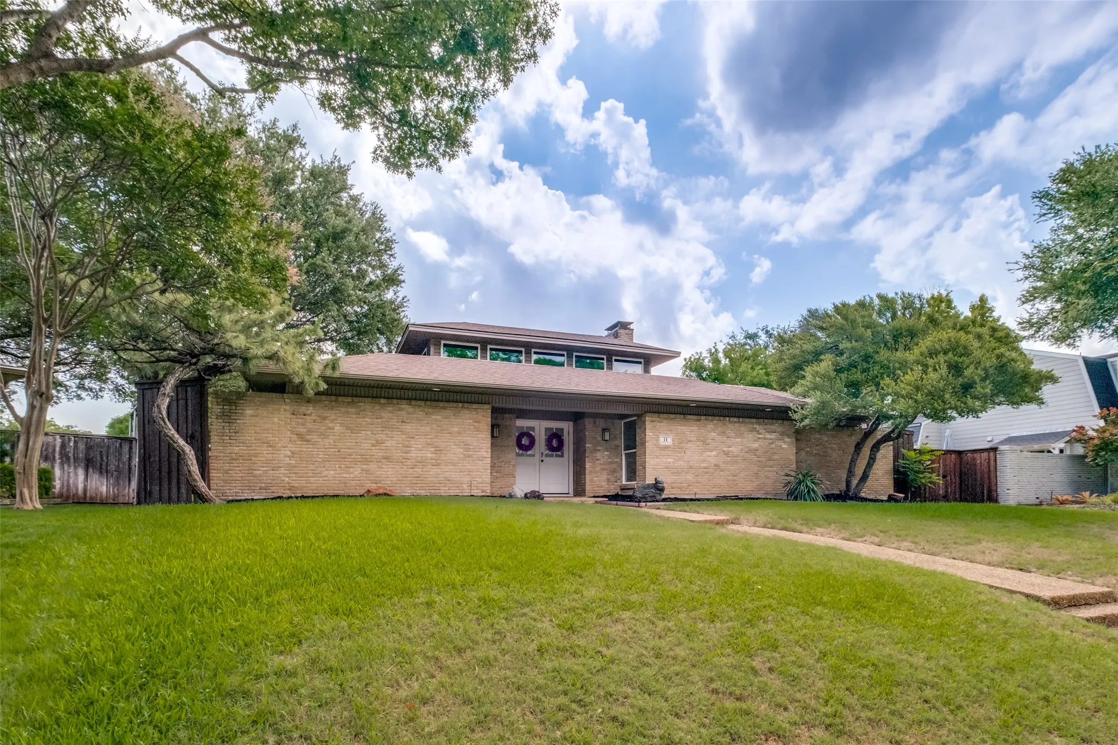 Classic Mid Mod with clerestory windows