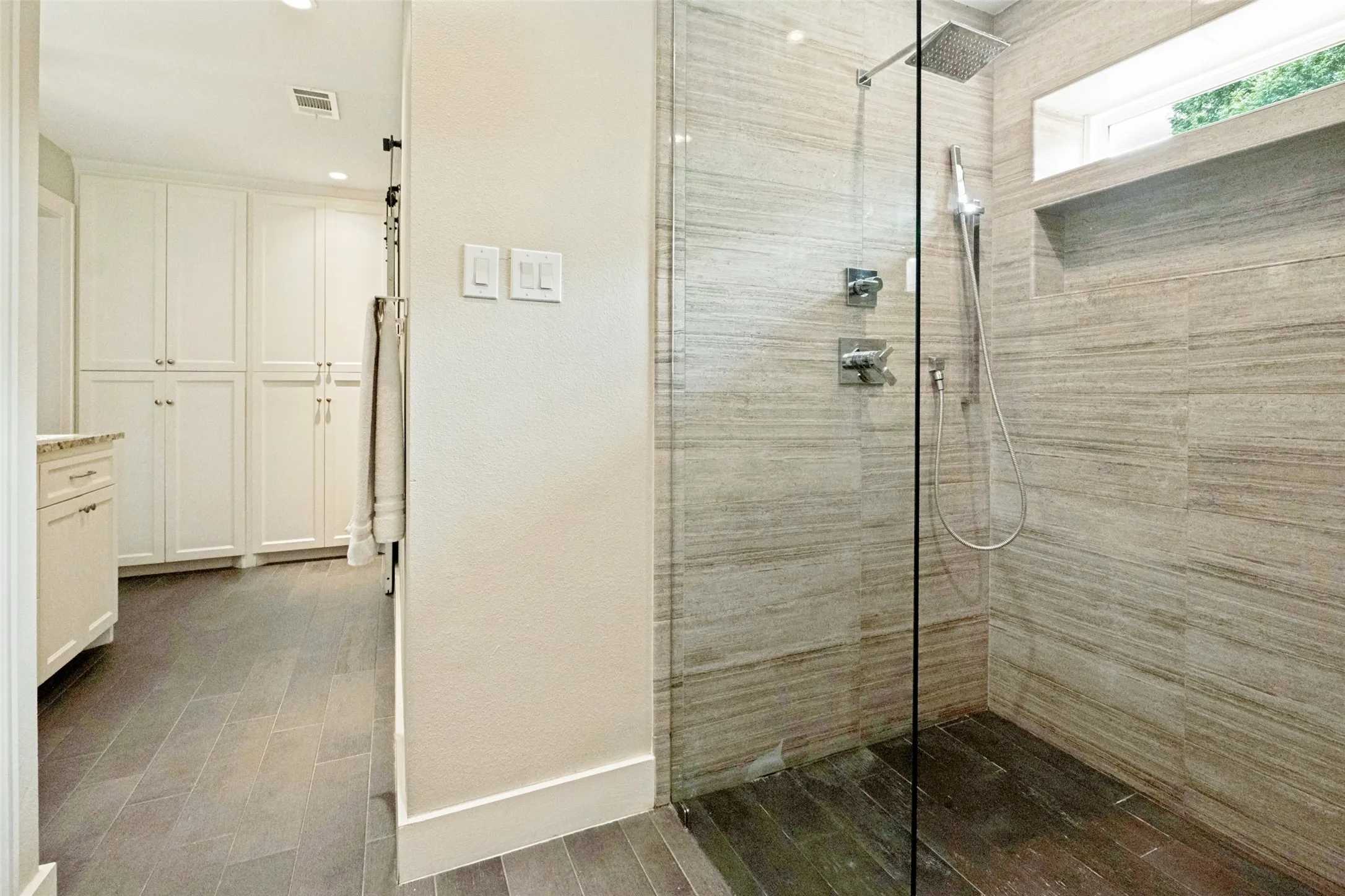 Single Family Residence For Sale in Dallas County , 11 Bunker Hill, Richardson, Texas 75080, 4 Bedroom, 3 Bathroom, 2 Garage spaces, 2,723 Sqft, built in 1974, mls#21289647, Real Estate Agent in Richardson, Homes For Sale in Dallas county, Homes For Sale in Richardson, Realtor in Richardson Texas, Real Estate Brokerage Independent Realty Texas, Luminita Cordes Realtor