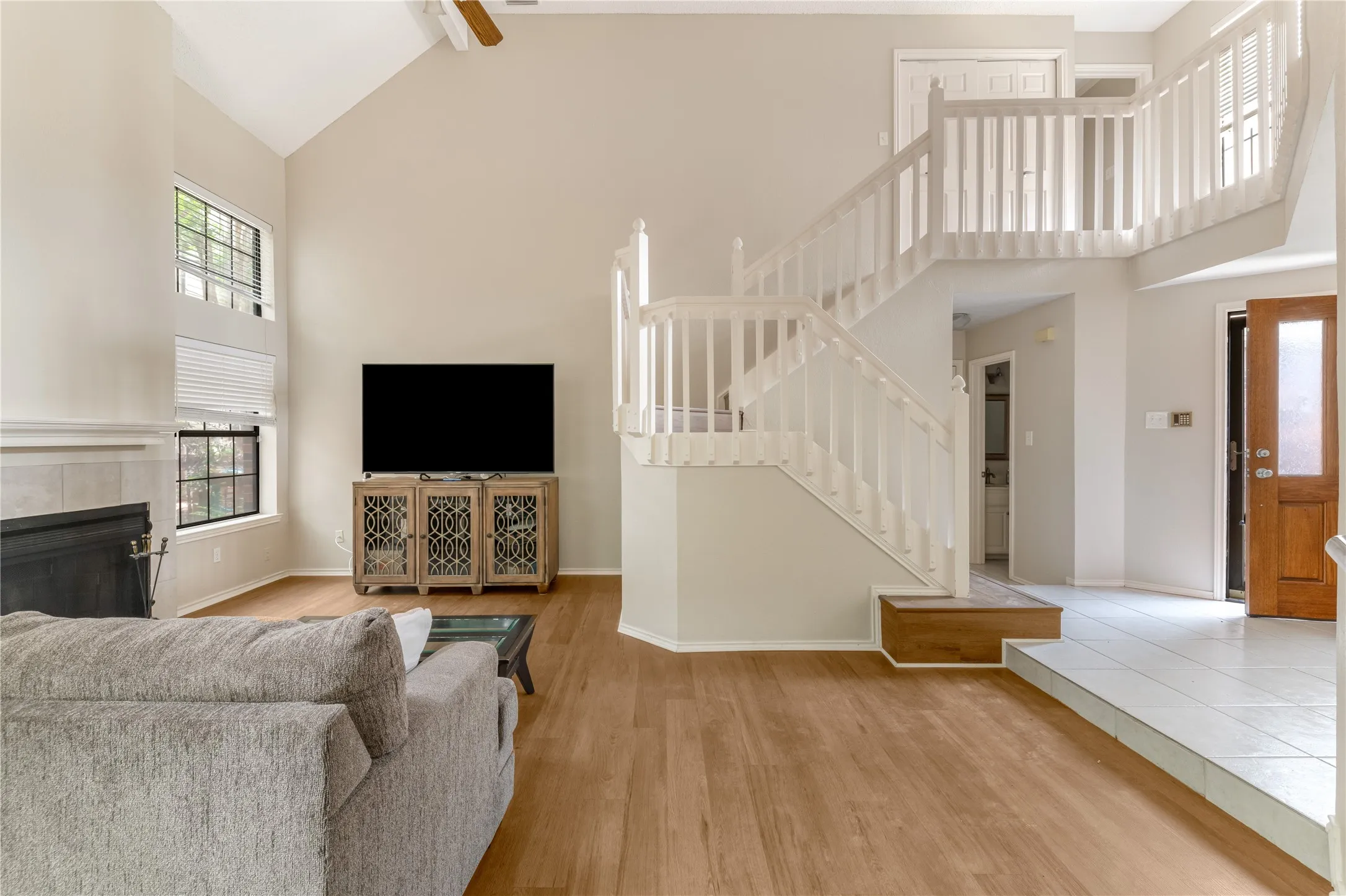 Condominium For Sale in Dallas County , 402 Santa Fe Trail 37, Irving, Texas 75063, 2 Bedrooms, 3 Bathrooms, 1 Garage spaces, 1,289 Sqft, built in 1986, Price $289,000, mls#21288611, Real Estate Agent in Irving, Homes For Sale in Dallas county, Homes For Sale in Irving, Realtor in Irving Texas, Real Estate Brokerage Independent Realty Texas, Luminita Cordes Realtor