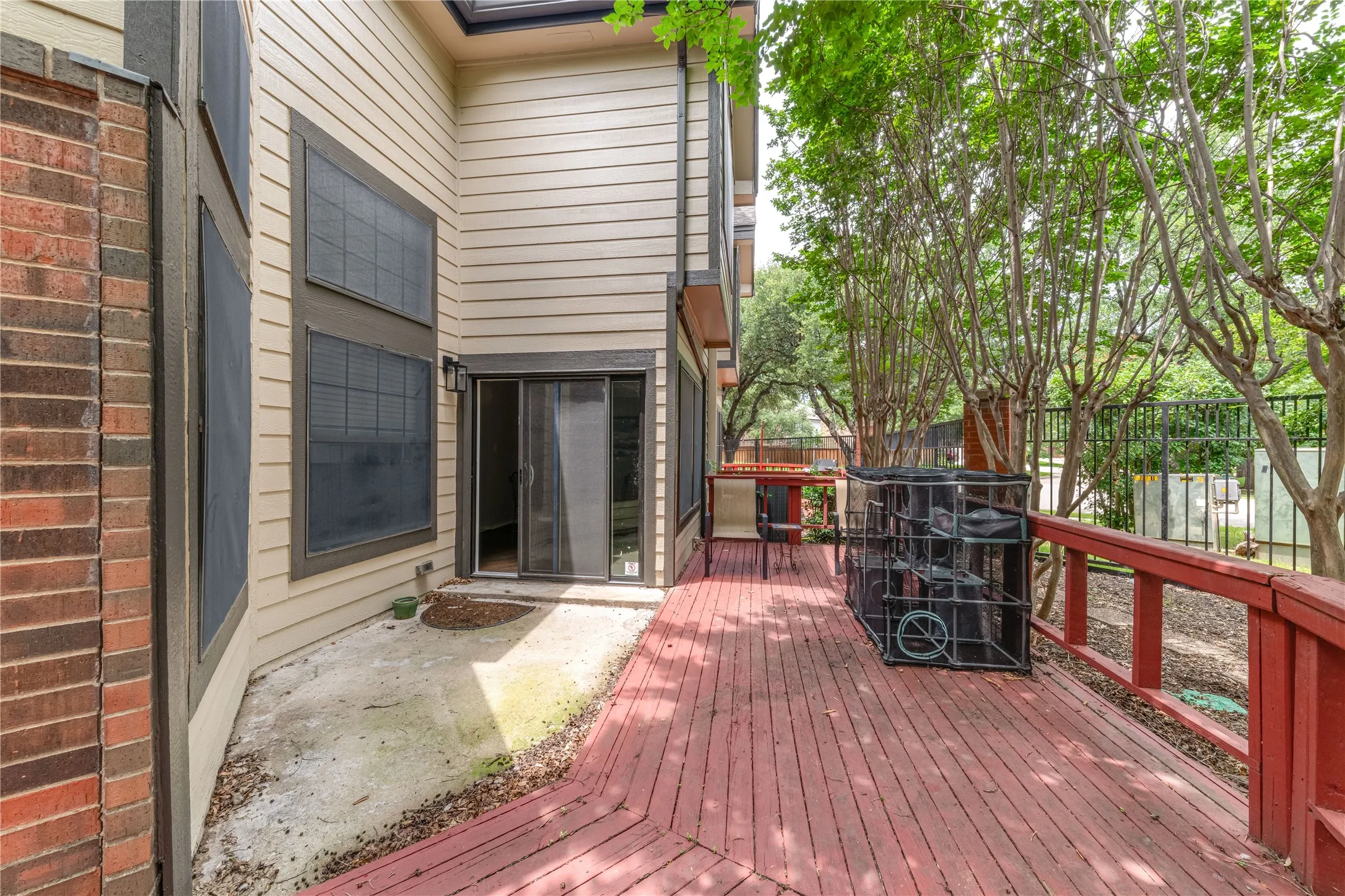 Condominium For Sale in Dallas County , 402 Santa Fe Trail 37, Irving, Texas 75063, 2 Bedrooms, 3 Bathrooms, 1 Garage spaces, 1,289 Sqft, built in 1986, Price $289,000, mls#21288611, Real Estate Agent in Irving, Homes For Sale in Dallas county, Homes For Sale in Irving, Realtor in Irving Texas, Real Estate Brokerage Independent Realty Texas, Luminita Cordes Realtor