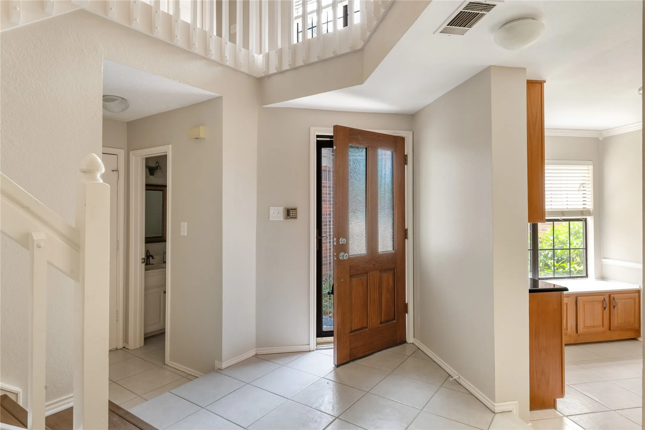 Condominium For Sale in Dallas County , 402 Santa Fe Trail 37, Irving, Texas 75063, 2 Bedrooms, 3 Bathrooms, 1 Garage spaces, 1,289 Sqft, built in 1986, Price $289,000, mls#21288611, Real Estate Agent in Irving, Homes For Sale in Dallas county, Homes For Sale in Irving, Realtor in Irving Texas, Real Estate Brokerage Independent Realty Texas, Luminita Cordes Realtor
