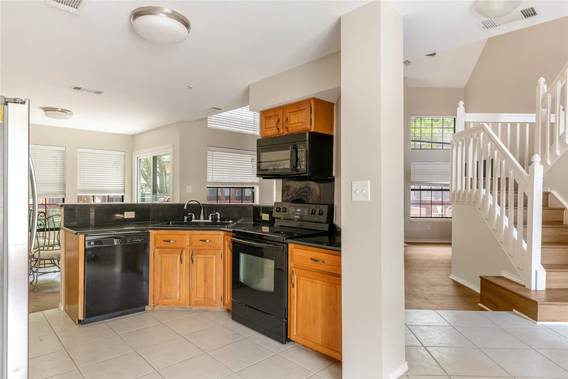 Condominium For Sale in Dallas County , 402 Santa Fe Trail 37, Irving, Texas 75063, 2 Bedrooms, 3 Bathrooms, 1 Garage spaces, 1,289 Sqft, built in 1986, Price $289,000, mls#21288611, Real Estate Agent in Irving, Homes For Sale in Dallas county, Homes For Sale in Irving, Realtor in Irving Texas, Real Estate Brokerage Independent Realty Texas, Luminita Cordes Realtor