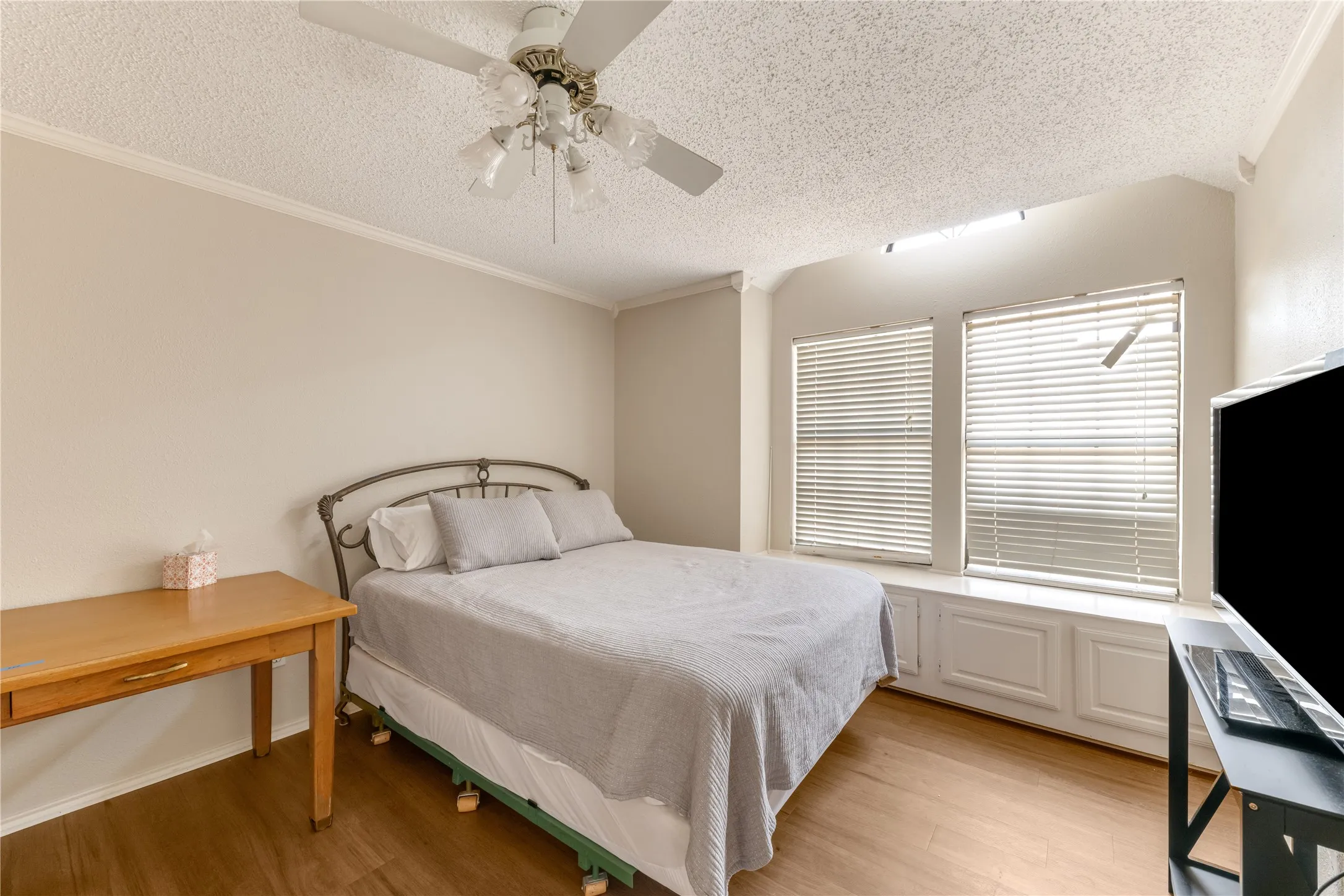 Condominium For Sale in Dallas County , 402 Santa Fe Trail 37, Irving, Texas 75063, 2 Bedrooms, 3 Bathrooms, 1 Garage spaces, 1,289 Sqft, built in 1986, Price $289,000, mls#21288611, Real Estate Agent in Irving, Homes For Sale in Dallas county, Homes For Sale in Irving, Realtor in Irving Texas, Real Estate Brokerage Independent Realty Texas, Luminita Cordes Realtor