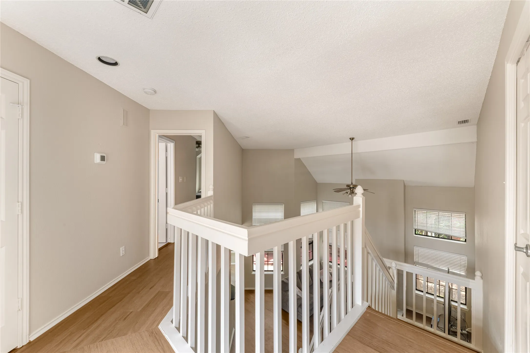 Condominium For Sale in Dallas County , 402 Santa Fe Trail 37, Irving, Texas 75063, 2 Bedrooms, 3 Bathrooms, 1 Garage spaces, 1,289 Sqft, built in 1986, Price $289,000, mls#21288611, Real Estate Agent in Irving, Homes For Sale in Dallas county, Homes For Sale in Irving, Realtor in Irving Texas, Real Estate Brokerage Independent Realty Texas, Luminita Cordes Realtor