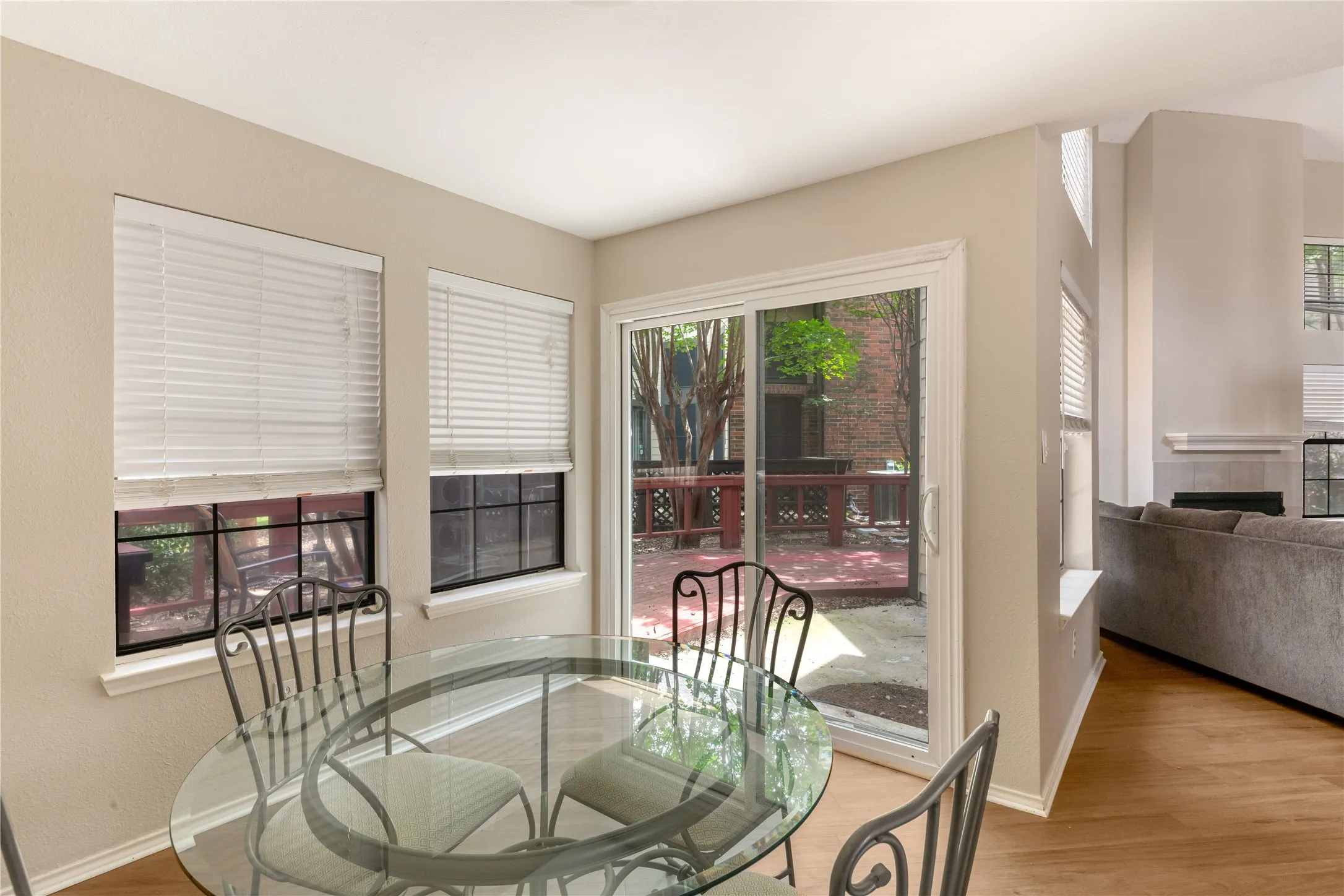 Condominium For Sale in Dallas County , 402 Santa Fe Trail 37, Irving, Texas 75063, 2 Bedrooms, 3 Bathrooms, 1 Garage spaces, 1,289 Sqft, built in 1986, Price $289,000, mls#21288611, Real Estate Agent in Irving, Homes For Sale in Dallas county, Homes For Sale in Irving, Realtor in Irving Texas, Real Estate Brokerage Independent Realty Texas, Luminita Cordes Realtor
