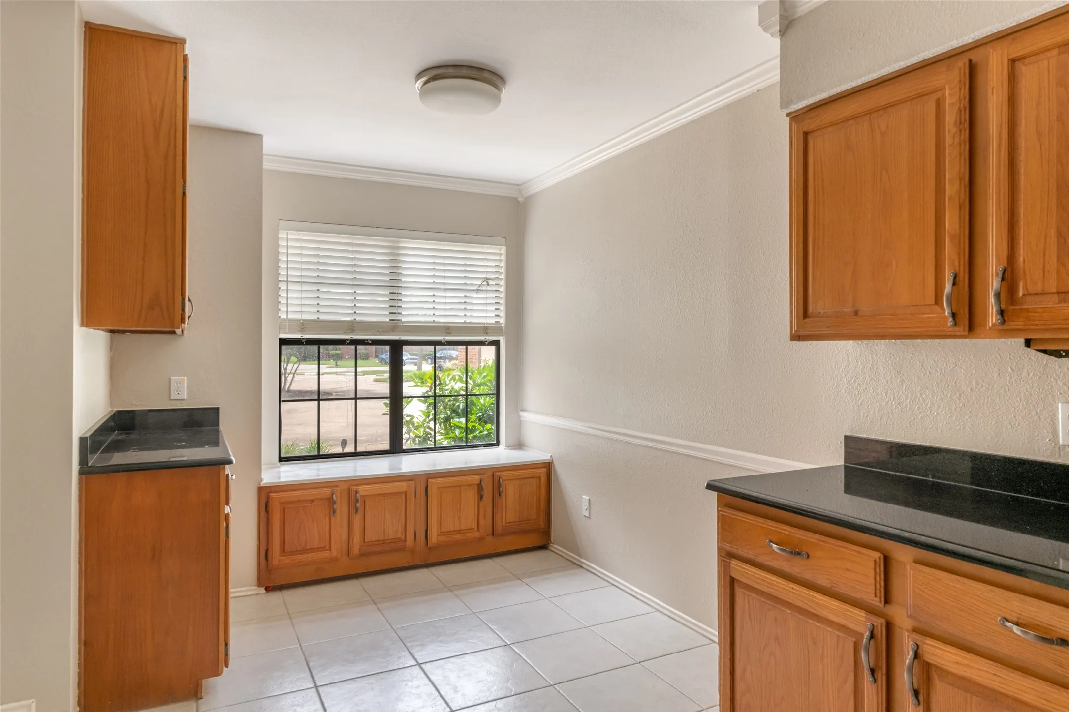 Condominium For Sale in Dallas County , 402 Santa Fe Trail 37, Irving, Texas 75063, 2 Bedrooms, 3 Bathrooms, 1 Garage spaces, 1,289 Sqft, built in 1986, Price $289,000, mls#21288611, Real Estate Agent in Irving, Homes For Sale in Dallas county, Homes For Sale in Irving, Realtor in Irving Texas, Real Estate Brokerage Independent Realty Texas, Luminita Cordes Realtor