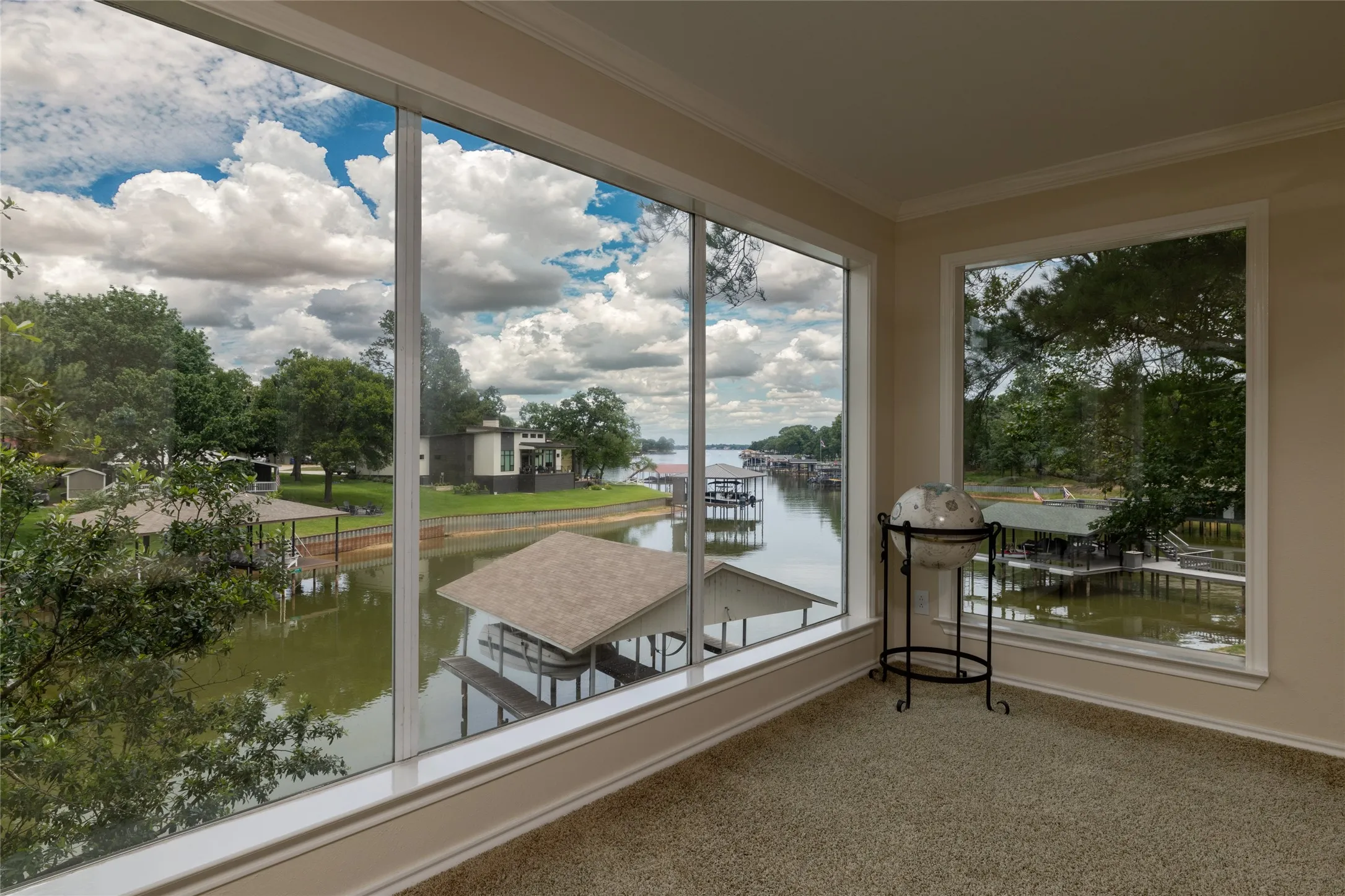 Single Family Residence For Sale in Henderson County , 313 Sundown Trail, Tool, Texas 75143, 4 Bedroom, 3 Bathroom, 1 Garage spaces, 2,443 Sqft, built in 1972, mls#21288389, Real Estate Agent in Tool, Homes For Sale in Henderson county, Homes For Sale in Tool, Realtor in Tool Texas, Real Estate Brokerage Independent Realty Texas, Luminita Cordes Realtor