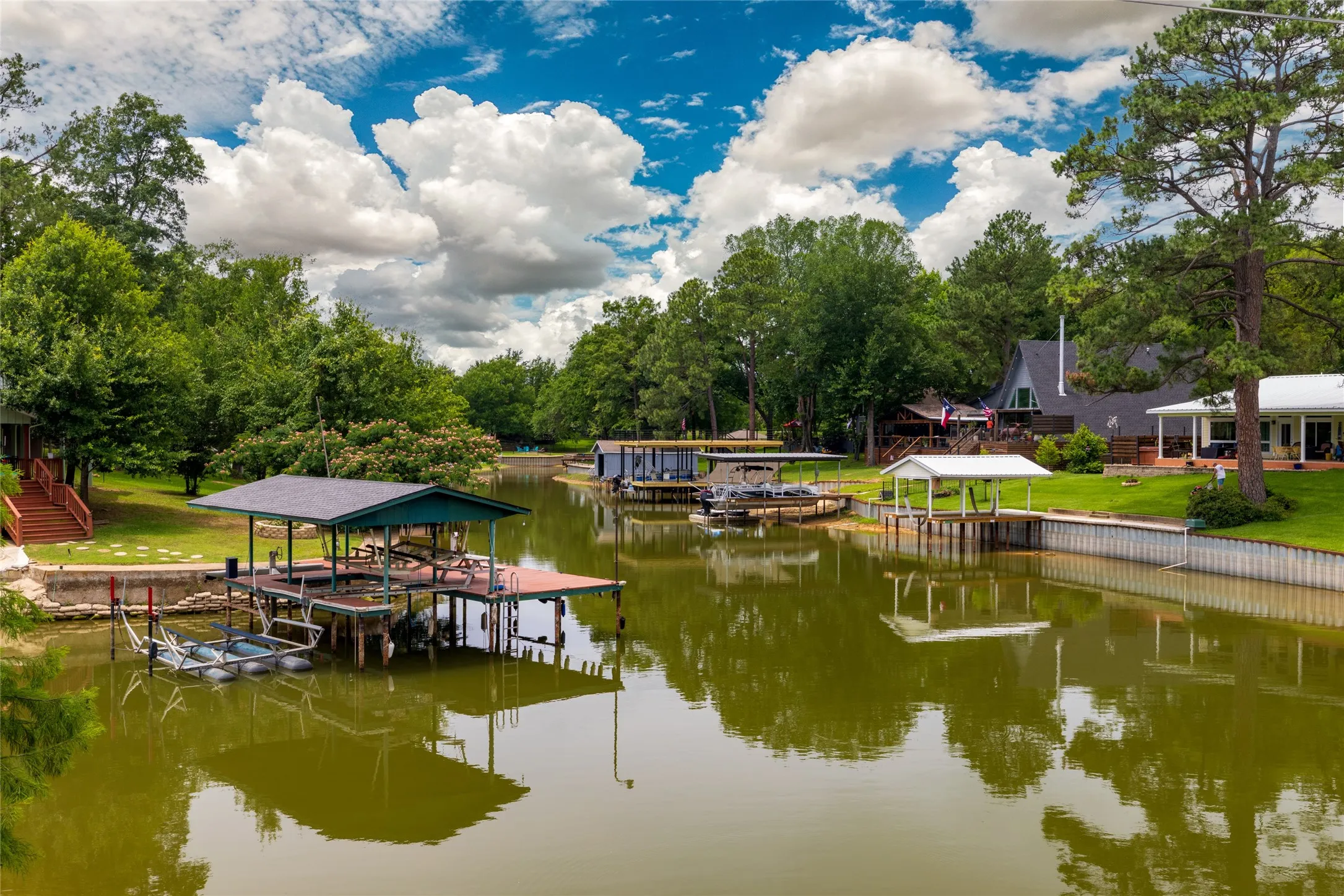 Single Family Residence For Sale in Henderson County , 313 Sundown Trail, Tool, Texas 75143, 4 Bedroom, 3 Bathroom, 1 Garage spaces, 2,443 Sqft, built in 1972, mls#21288389, Real Estate Agent in Tool, Homes For Sale in Henderson county, Homes For Sale in Tool, Realtor in Tool Texas, Real Estate Brokerage Independent Realty Texas, Luminita Cordes Realtor