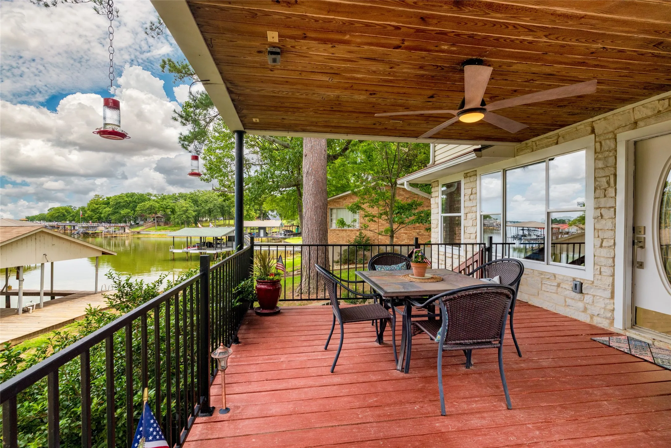 Single Family Residence For Sale in Henderson County , 313 Sundown Trail, Tool, Texas 75143, 4 Bedroom, 3 Bathroom, 1 Garage spaces, 2,443 Sqft, built in 1972, mls#21288389, Real Estate Agent in Tool, Homes For Sale in Henderson county, Homes For Sale in Tool, Realtor in Tool Texas, Real Estate Brokerage Independent Realty Texas, Luminita Cordes Realtor
