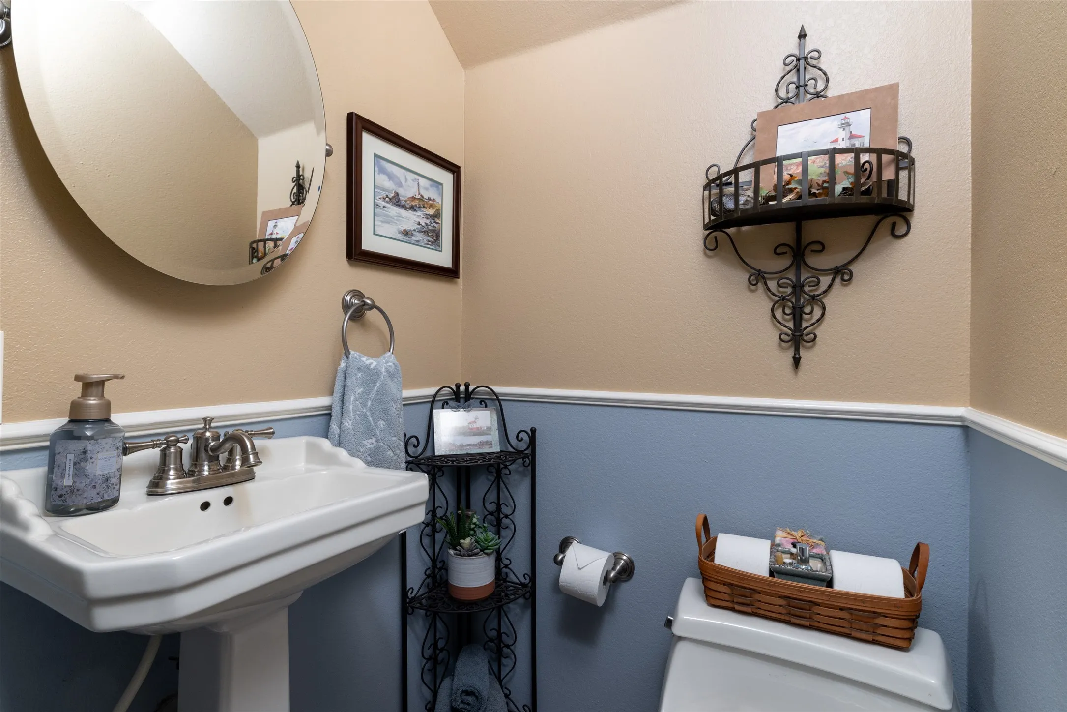 Single Family Residence For Sale in Henderson County , 313 Sundown Trail, Tool, Texas 75143, 4 Bedroom, 3 Bathroom, 1 Garage spaces, 2,443 Sqft, built in 1972, mls#21288389, Real Estate Agent in Tool, Homes For Sale in Henderson county, Homes For Sale in Tool, Realtor in Tool Texas, Real Estate Brokerage Independent Realty Texas, Luminita Cordes Realtor