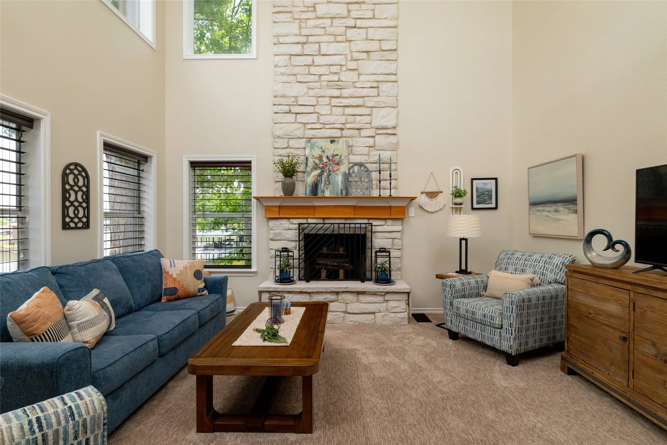 Single Family Residence For Sale in Henderson County , 313 Sundown Trail, Tool, Texas 75143, 4 Bedroom, 3 Bathroom, 1 Garage spaces, 2,443 Sqft, built in 1972, mls#21288389, Real Estate Agent in Tool, Homes For Sale in Henderson county, Homes For Sale in Tool, Realtor in Tool Texas, Real Estate Brokerage Independent Realty Texas, Luminita Cordes Realtor