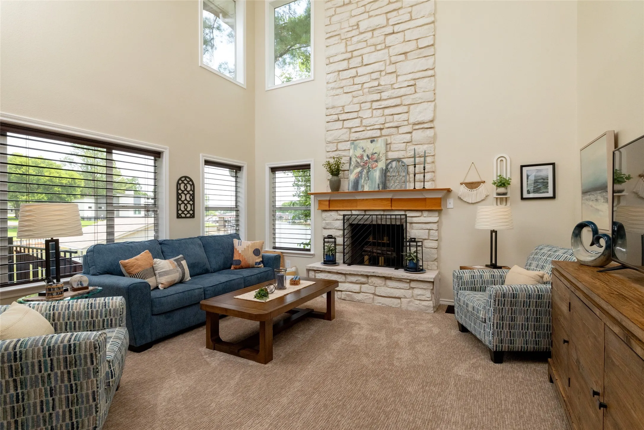 Single Family Residence For Sale in Henderson County , 313 Sundown Trail, Tool, Texas 75143, 4 Bedroom, 3 Bathroom, 1 Garage spaces, 2,443 Sqft, built in 1972, mls#21288389, Real Estate Agent in Tool, Homes For Sale in Henderson county, Homes For Sale in Tool, Realtor in Tool Texas, Real Estate Brokerage Independent Realty Texas, Luminita Cordes Realtor