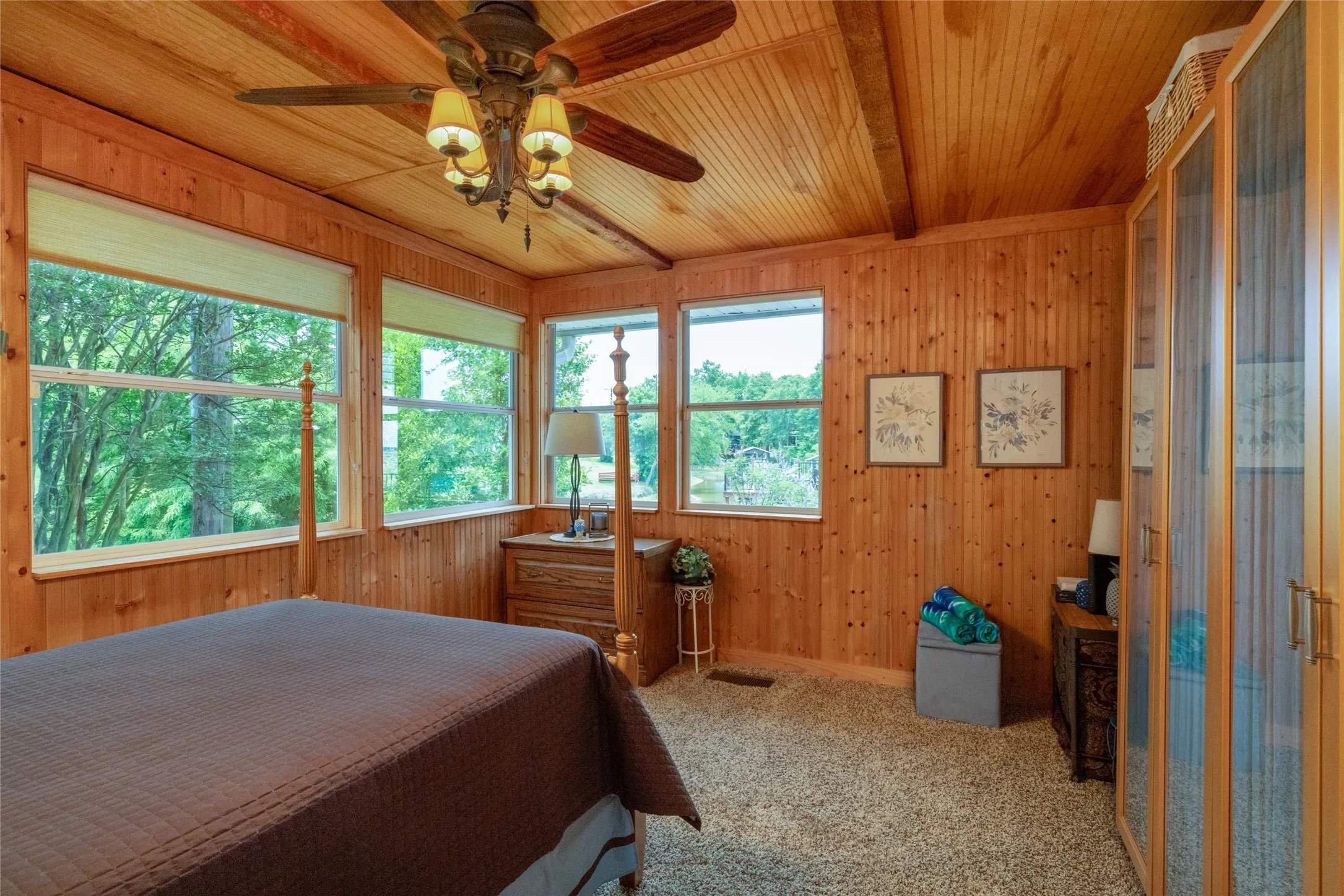 Single Family Residence For Sale in Henderson County , 313 Sundown Trail, Tool, Texas 75143, 4 Bedroom, 3 Bathroom, 1 Garage spaces, 2,443 Sqft, built in 1972, mls#21288389, Real Estate Agent in Tool, Homes For Sale in Henderson county, Homes For Sale in Tool, Realtor in Tool Texas, Real Estate Brokerage Independent Realty Texas, Luminita Cordes Realtor