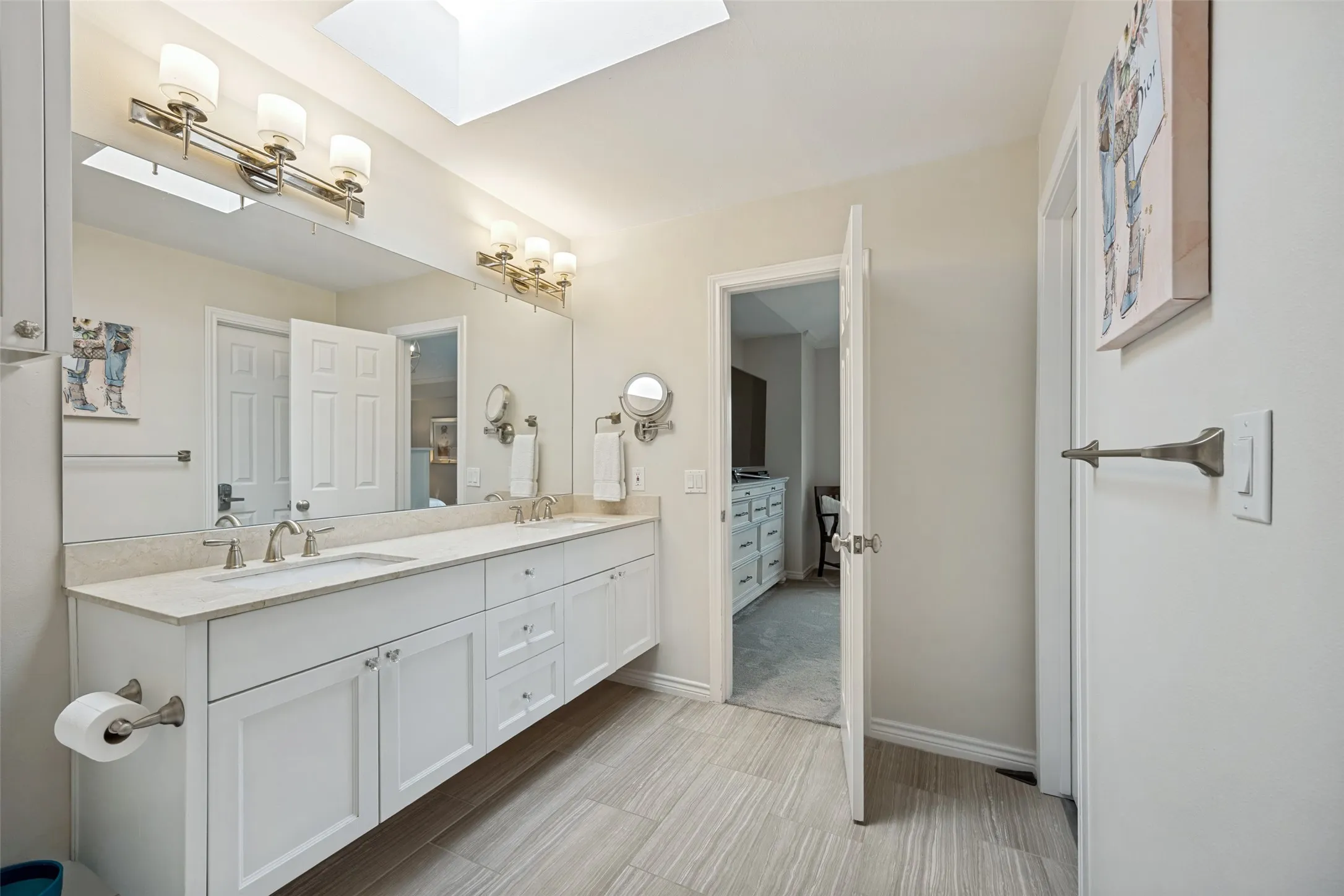 Two sinks and great cabinet space