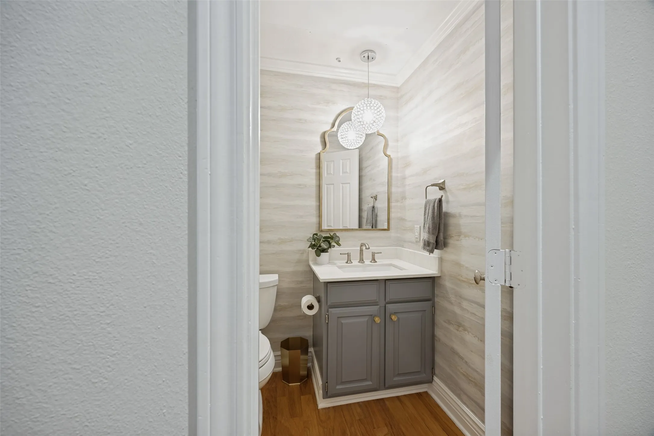 Pretty guest bath