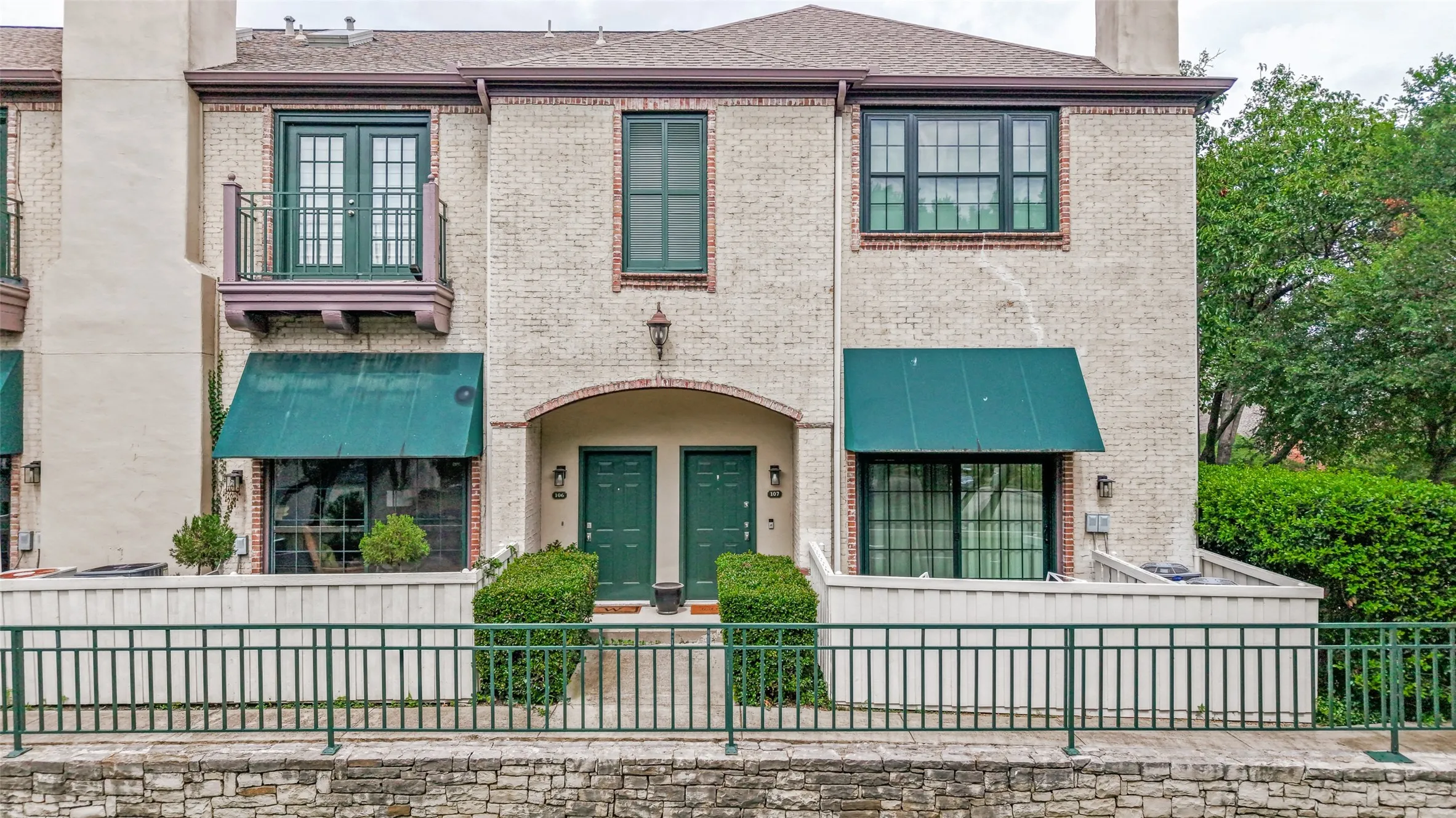 Condominium For Sale in Dallas County , 5950 Lindenshire Lane 107, Dallas, Texas 75230, 2 Bedroom, 3 Bathroom, 2 Garage spaces, 1,756 Sqft, built in 1990, mls#21290030, Real Estate Agent in Dallas, Homes For Sale in Dallas county, Homes For Sale in Dallas, Realtor in Dallas Texas, Real Estate Brokerage Independent Realty Texas, Luminita Cordes Realtor