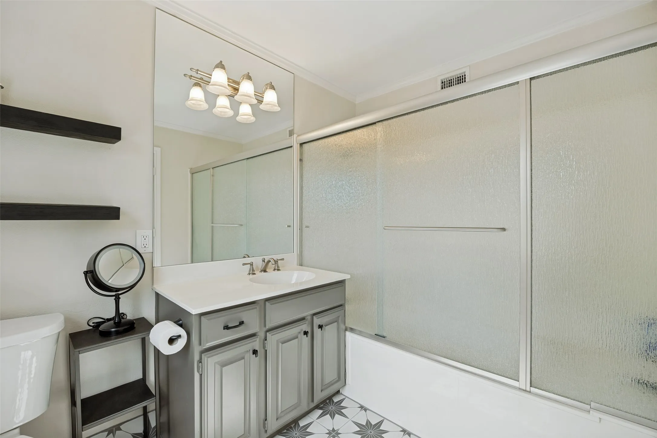 Second ensuite bath