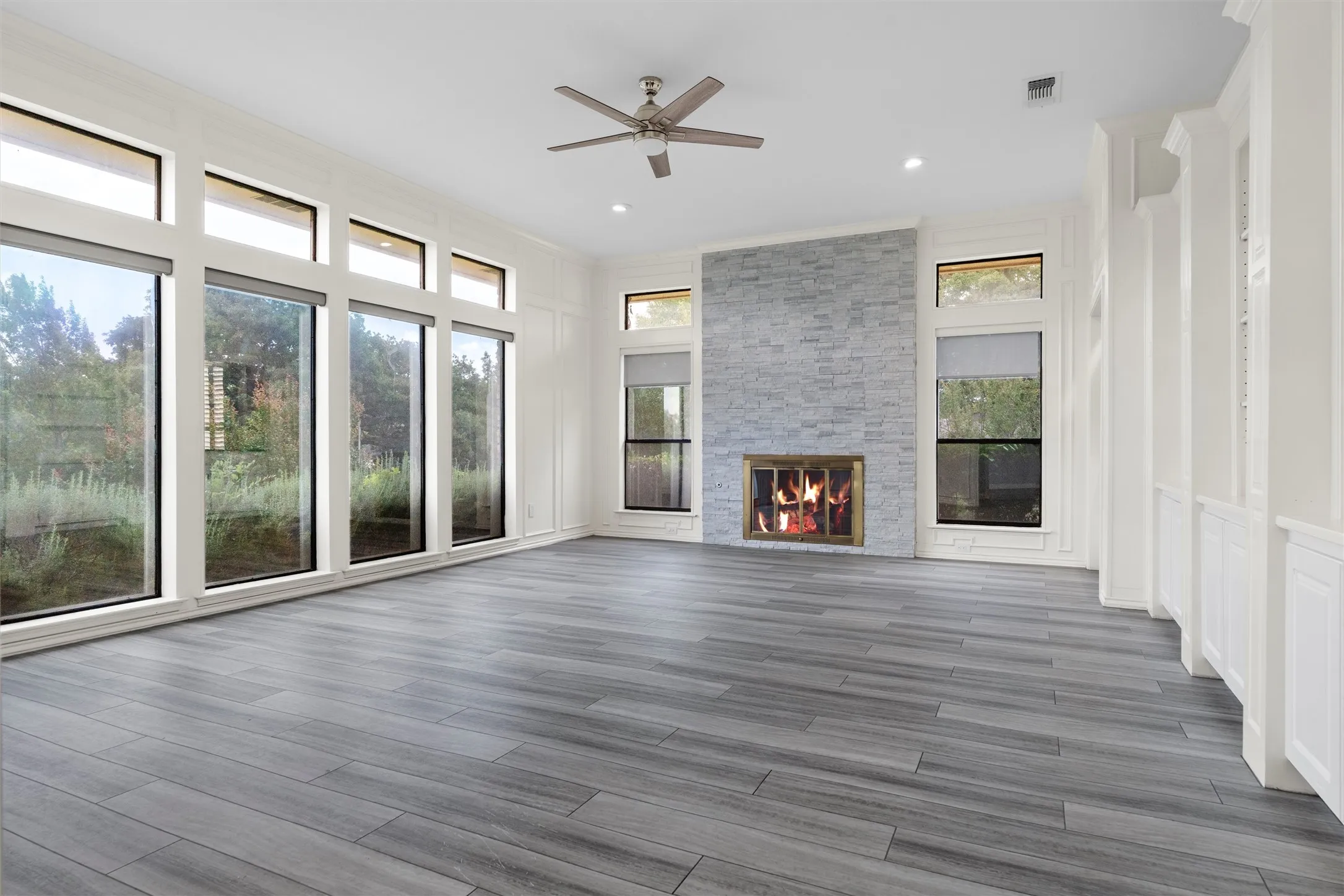 Single Family Residence For Sale in Tarrant County , 1908 Lakehill Court, Arlington, Texas 76012, 4 Bedroom, 3 Bathroom, 2 Garage spaces, 2,840 Sqft, built in 1980, mls#21291578, Real Estate Agent in Arlington, Homes For Sale in Tarrant county, Homes For Sale in Arlington, Realtor in Arlington Texas, Real Estate Brokerage Independent Realty Texas, Luminita Cordes Realtor