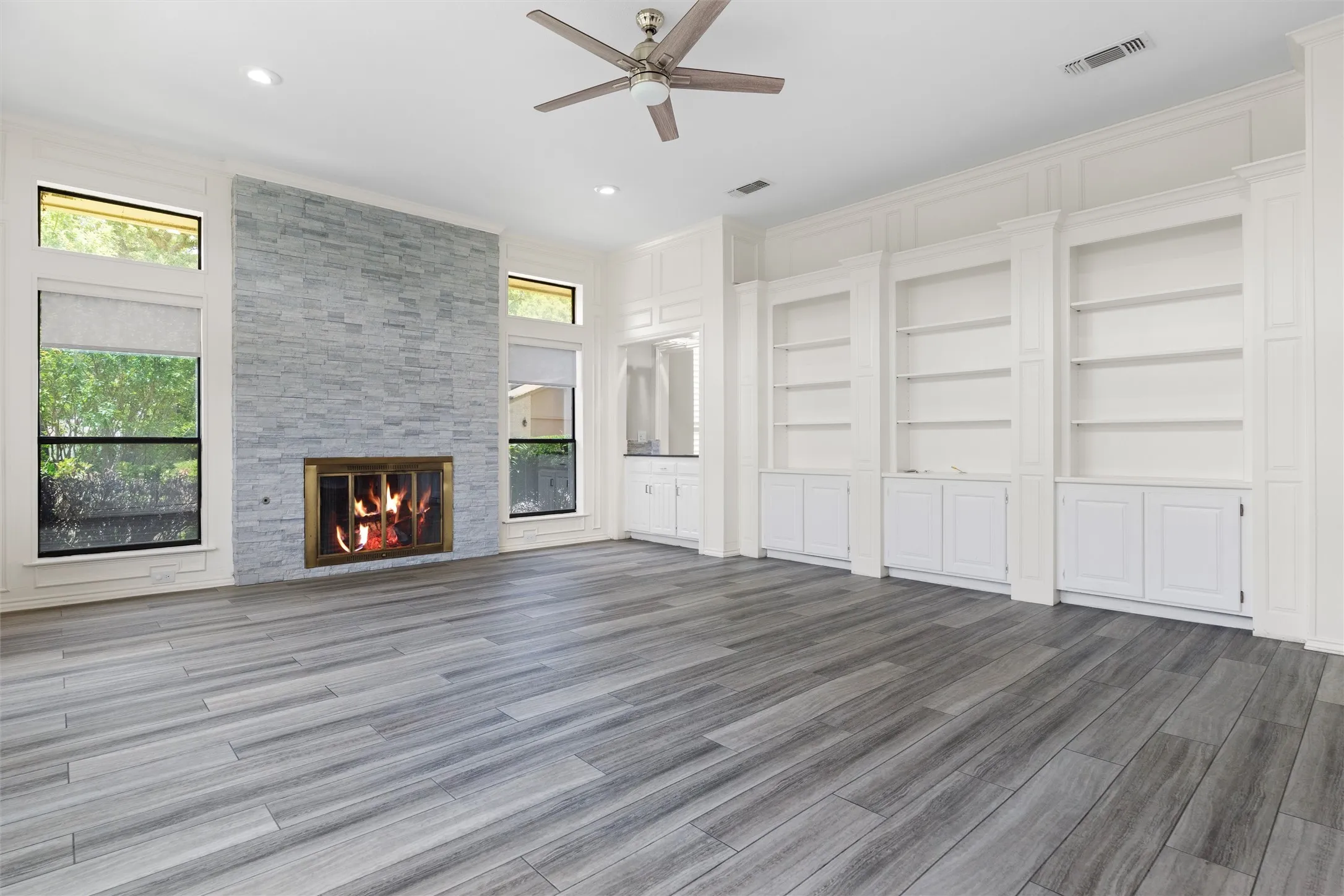 Single Family Residence For Sale in Tarrant County , 1908 Lakehill Court, Arlington, Texas 76012, 4 Bedroom, 3 Bathroom, 2 Garage spaces, 2,840 Sqft, built in 1980, mls#21291578, Real Estate Agent in Arlington, Homes For Sale in Tarrant county, Homes For Sale in Arlington, Realtor in Arlington Texas, Real Estate Brokerage Independent Realty Texas, Luminita Cordes Realtor