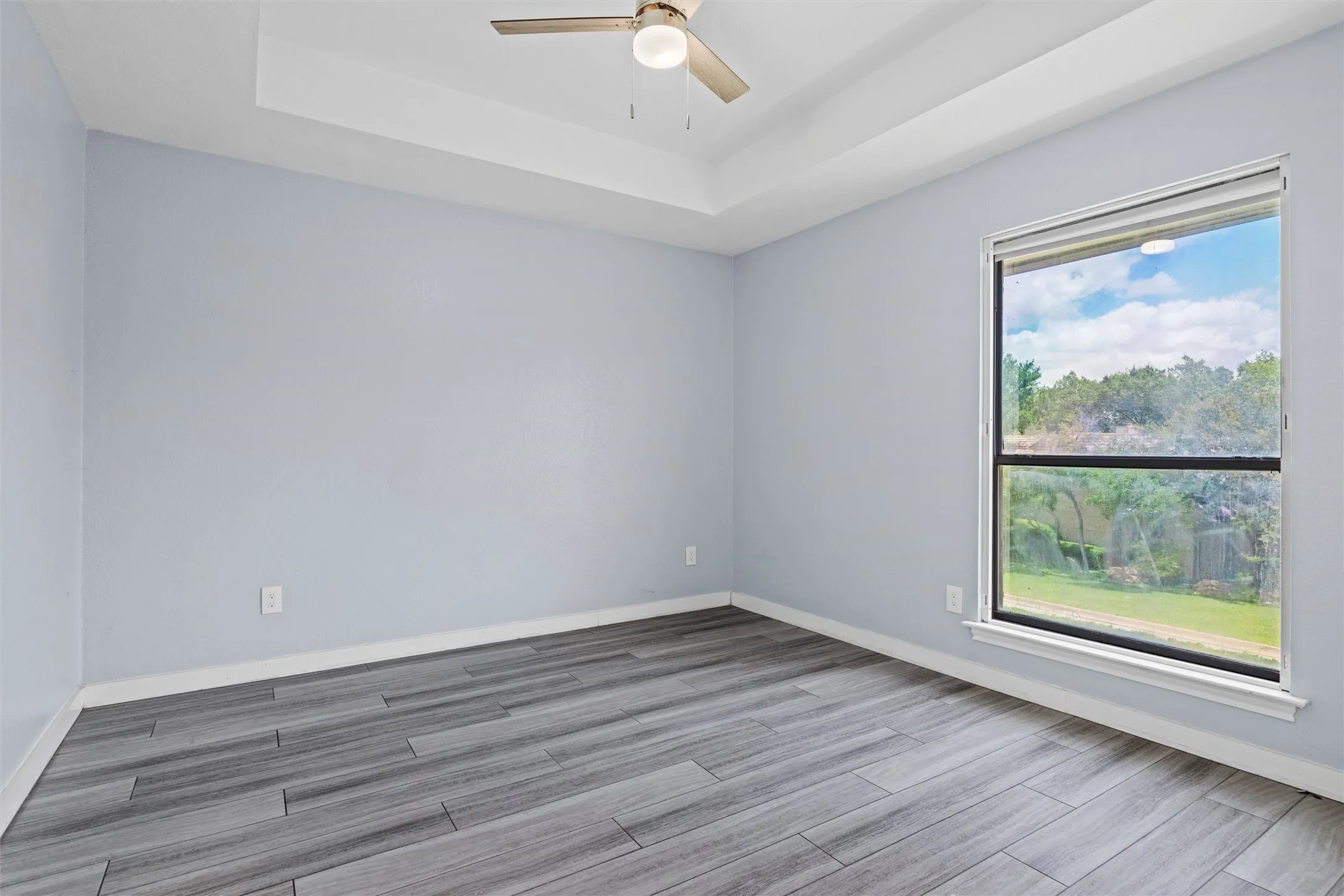 Single Family Residence For Sale in Tarrant County , 1908 Lakehill Court, Arlington, Texas 76012, 4 Bedroom, 3 Bathroom, 2 Garage spaces, 2,840 Sqft, built in 1980, mls#21291578, Real Estate Agent in Arlington, Homes For Sale in Tarrant county, Homes For Sale in Arlington, Realtor in Arlington Texas, Real Estate Brokerage Independent Realty Texas, Luminita Cordes Realtor