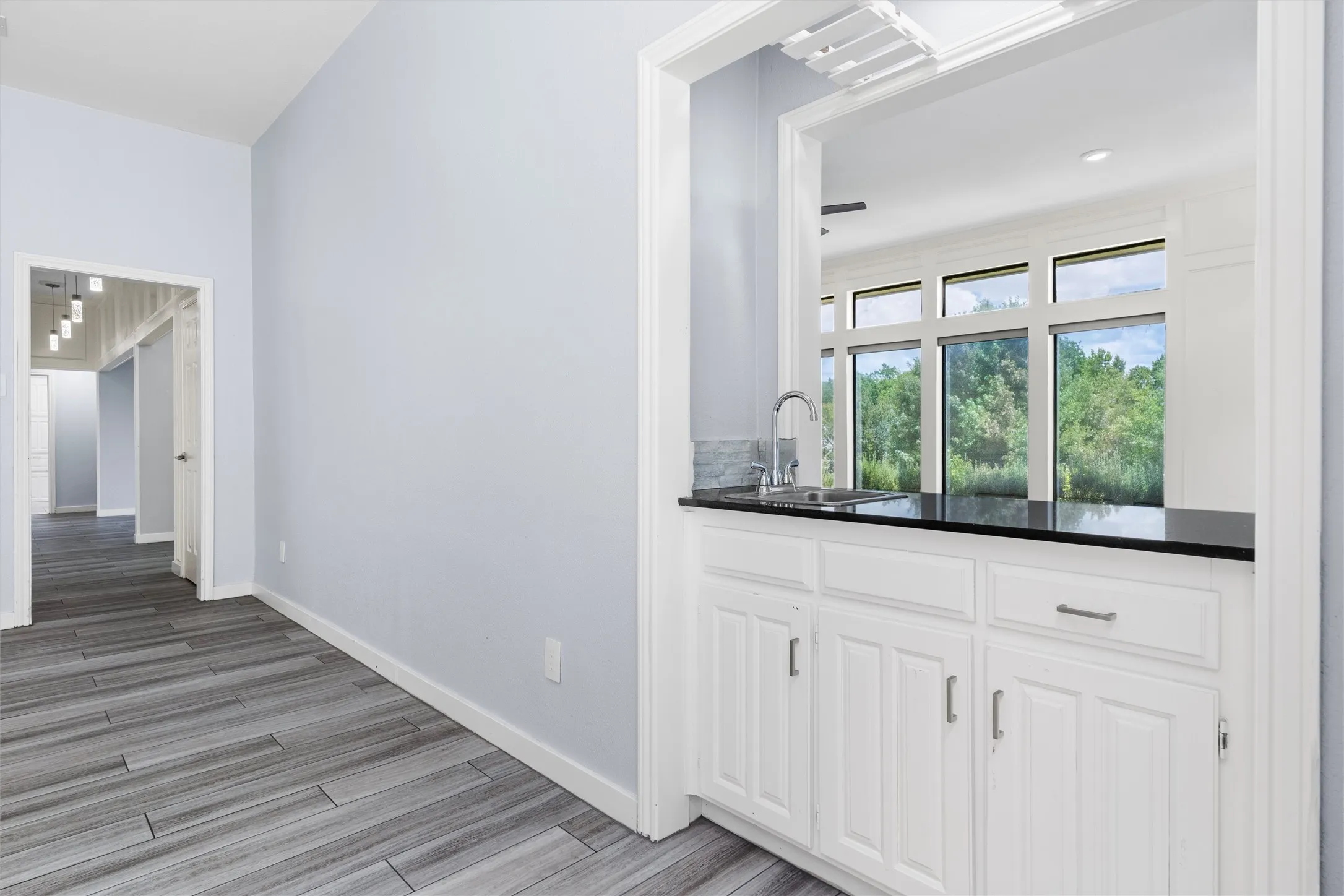 Single Family Residence For Sale in Tarrant County , 1908 Lakehill Court, Arlington, Texas 76012, 4 Bedroom, 3 Bathroom, 2 Garage spaces, 2,840 Sqft, built in 1980, mls#21291578, Real Estate Agent in Arlington, Homes For Sale in Tarrant county, Homes For Sale in Arlington, Realtor in Arlington Texas, Real Estate Brokerage Independent Realty Texas, Luminita Cordes Realtor