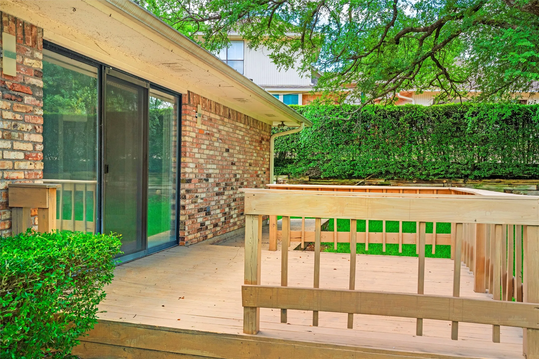 Single Family Residence For Sale in Tarrant County , 1908 Lakehill Court, Arlington, Texas 76012, 4 Bedroom, 3 Bathroom, 2 Garage spaces, 2,840 Sqft, built in 1980, mls#21291578, Real Estate Agent in Arlington, Homes For Sale in Tarrant county, Homes For Sale in Arlington, Realtor in Arlington Texas, Real Estate Brokerage Independent Realty Texas, Luminita Cordes Realtor