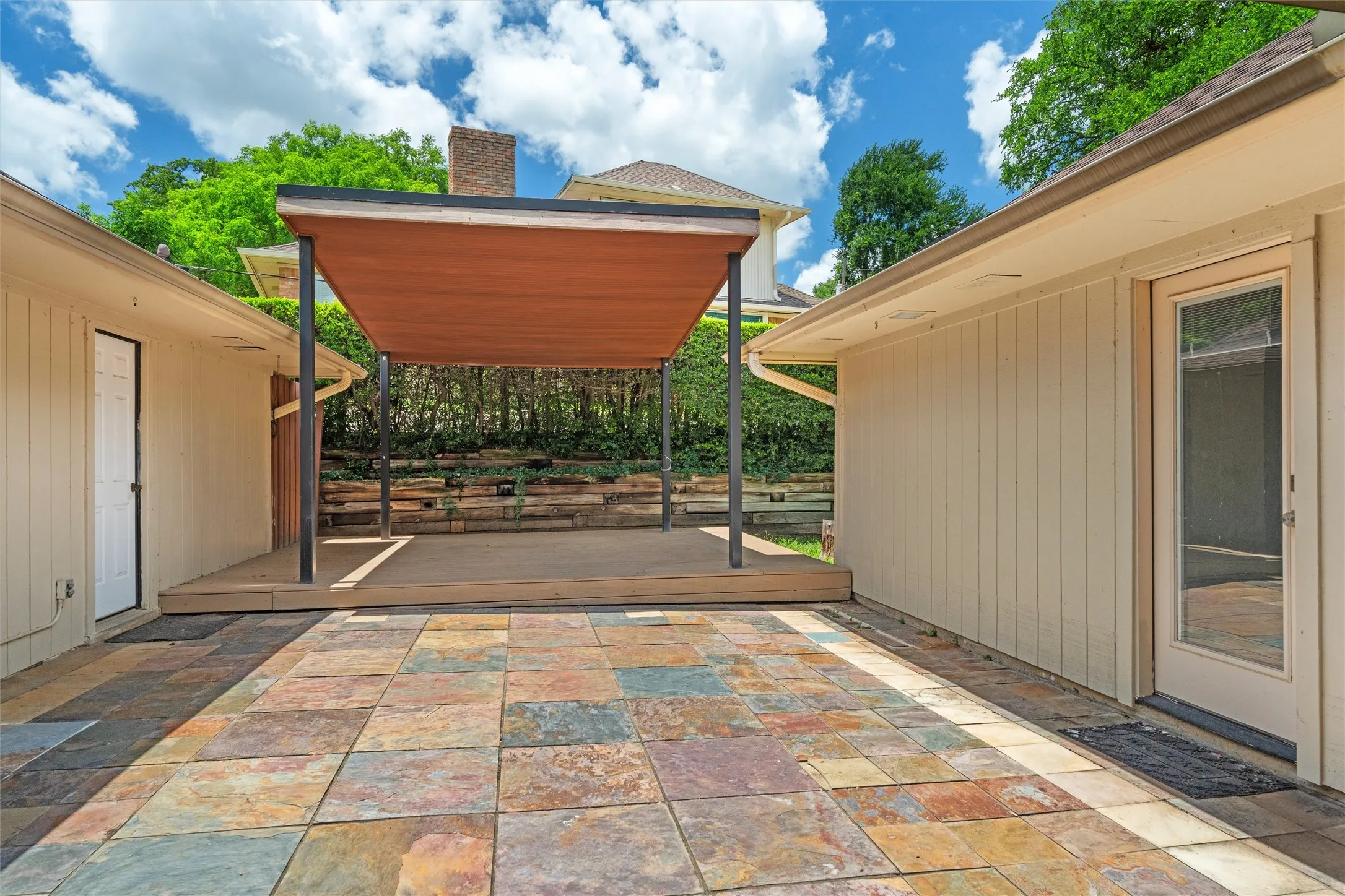 Single Family Residence For Sale in Tarrant County , 1908 Lakehill Court, Arlington, Texas 76012, 4 Bedroom, 3 Bathroom, 2 Garage spaces, 2,840 Sqft, built in 1980, mls#21291578, Real Estate Agent in Arlington, Homes For Sale in Tarrant county, Homes For Sale in Arlington, Realtor in Arlington Texas, Real Estate Brokerage Independent Realty Texas, Luminita Cordes Realtor