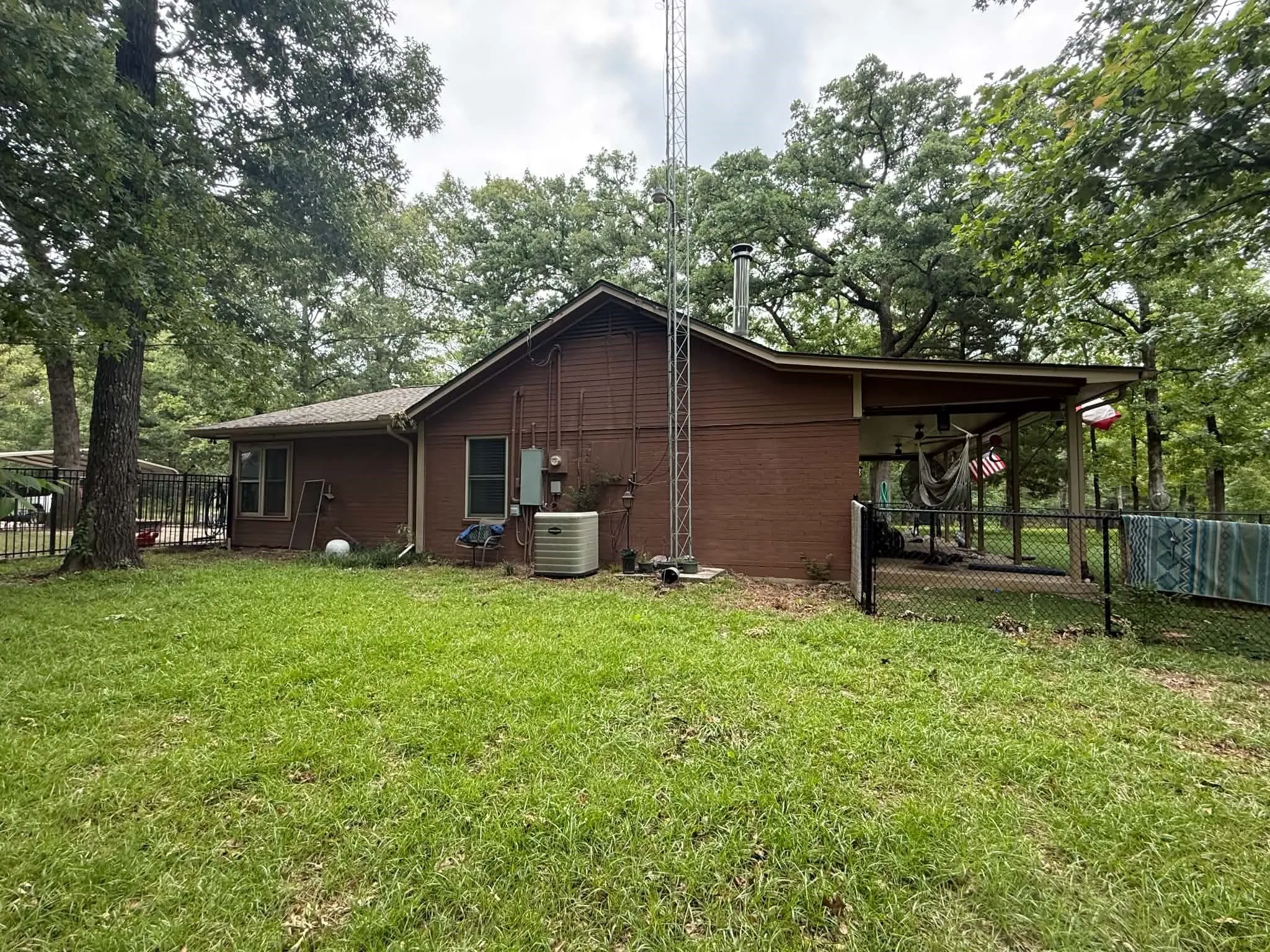 Single Family Residence For Sale in Van Zandt County , 251 Private Road 8179, Ben Wheeler, Texas 75754, 3 Bedroom, 3 Bathroom, Garage spaces, 2,016 Sqft, built in 1984, mls#21291057, Real Estate Agent in Ben Wheeler, Homes For Sale in Van Zandt county, Homes For Sale in Ben Wheeler, Realtor in Ben Wheeler Texas, Real Estate Brokerage Independent Realty Texas, Luminita Cordes Realtor