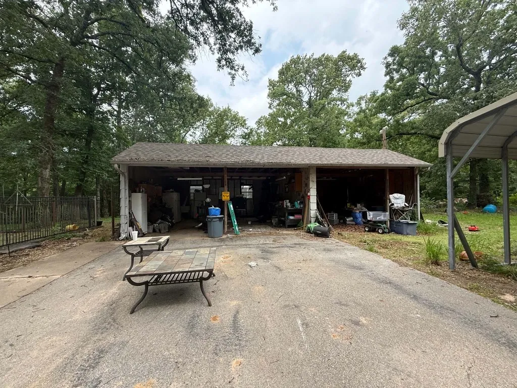 Single Family Residence For Sale in Van Zandt County , 251 Private Road 8179, Ben Wheeler, Texas 75754, 3 Bedroom, 3 Bathroom, Garage spaces, 2,016 Sqft, built in 1984, mls#21291057, Real Estate Agent in Ben Wheeler, Homes For Sale in Van Zandt county, Homes For Sale in Ben Wheeler, Realtor in Ben Wheeler Texas, Real Estate Brokerage Independent Realty Texas, Luminita Cordes Realtor