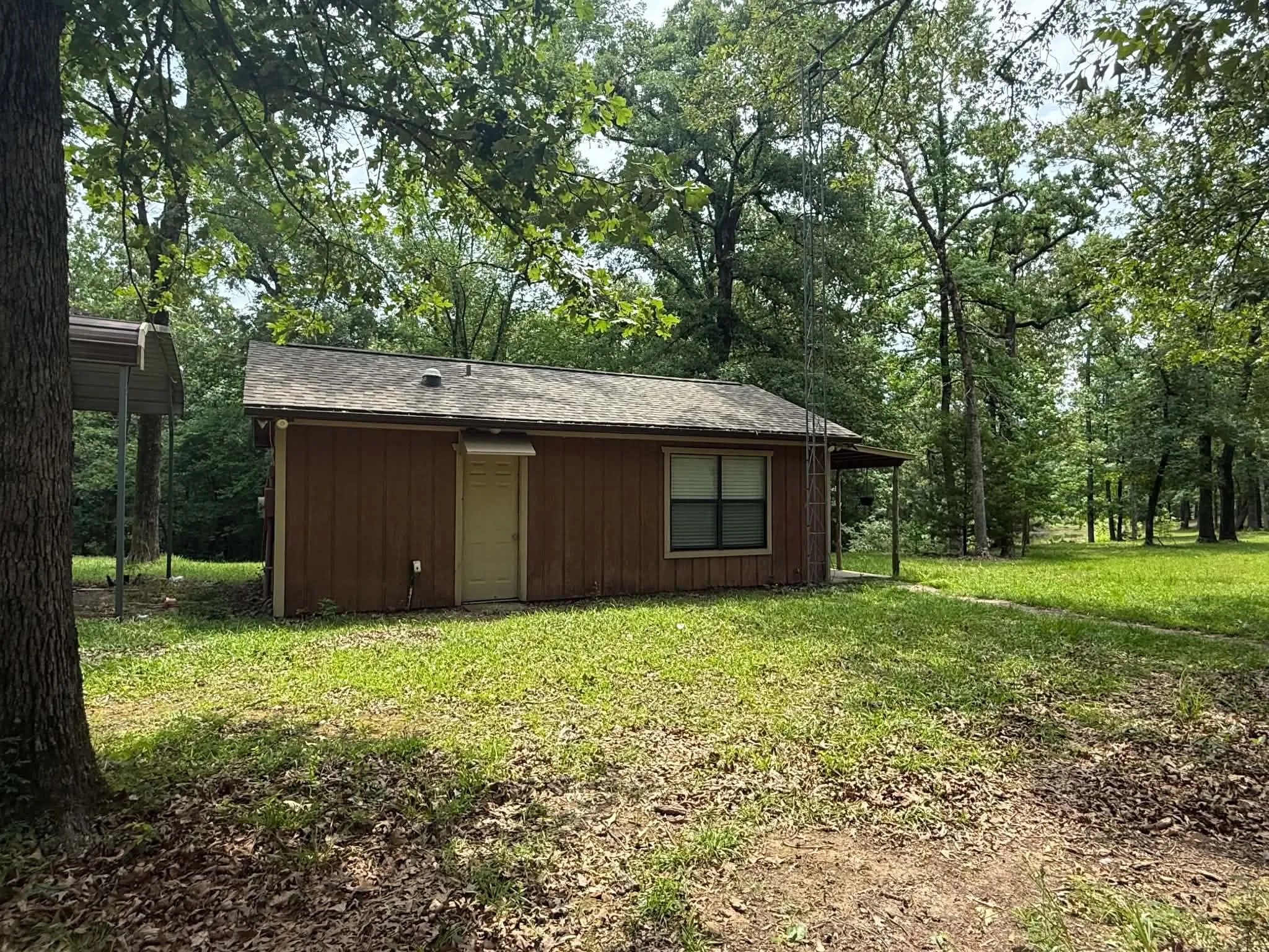 Single Family Residence For Sale in Van Zandt County , 251 Private Road 8179, Ben Wheeler, Texas 75754, 3 Bedroom, 3 Bathroom, Garage spaces, 2,016 Sqft, built in 1984, mls#21291057, Real Estate Agent in Ben Wheeler, Homes For Sale in Van Zandt county, Homes For Sale in Ben Wheeler, Realtor in Ben Wheeler Texas, Real Estate Brokerage Independent Realty Texas, Luminita Cordes Realtor