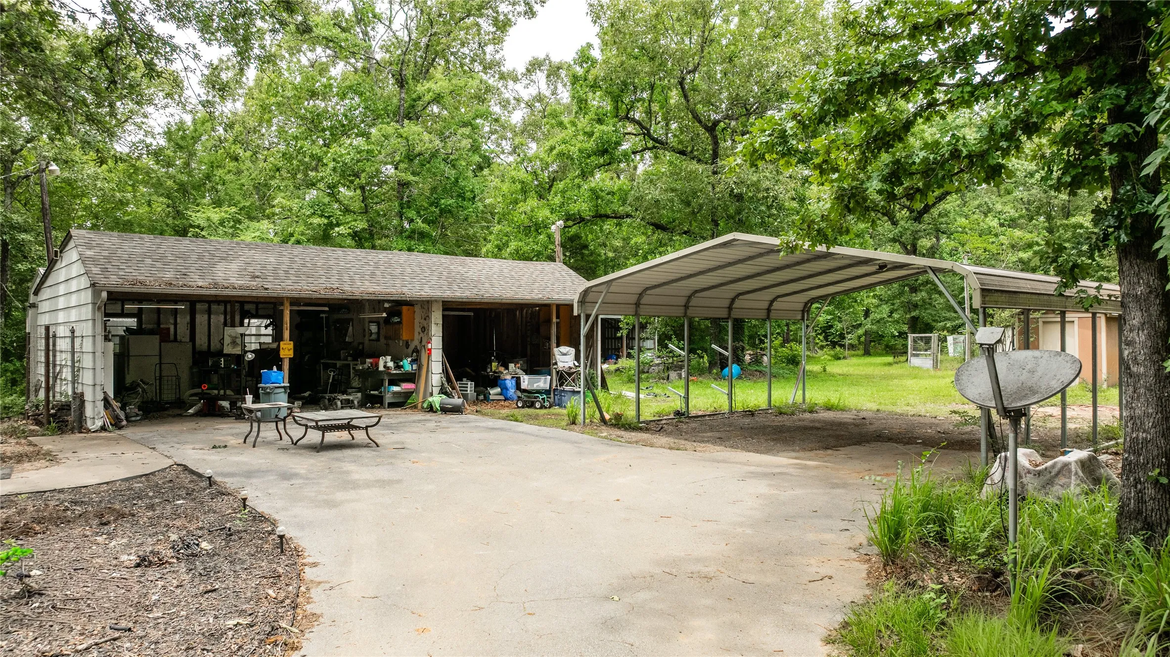 Single Family Residence For Sale in Van Zandt County , 251 Private Road 8179, Ben Wheeler, Texas 75754, 3 Bedroom, 3 Bathroom, Garage spaces, 2,016 Sqft, built in 1984, mls#21291057, Real Estate Agent in Ben Wheeler, Homes For Sale in Van Zandt county, Homes For Sale in Ben Wheeler, Realtor in Ben Wheeler Texas, Real Estate Brokerage Independent Realty Texas, Luminita Cordes Realtor