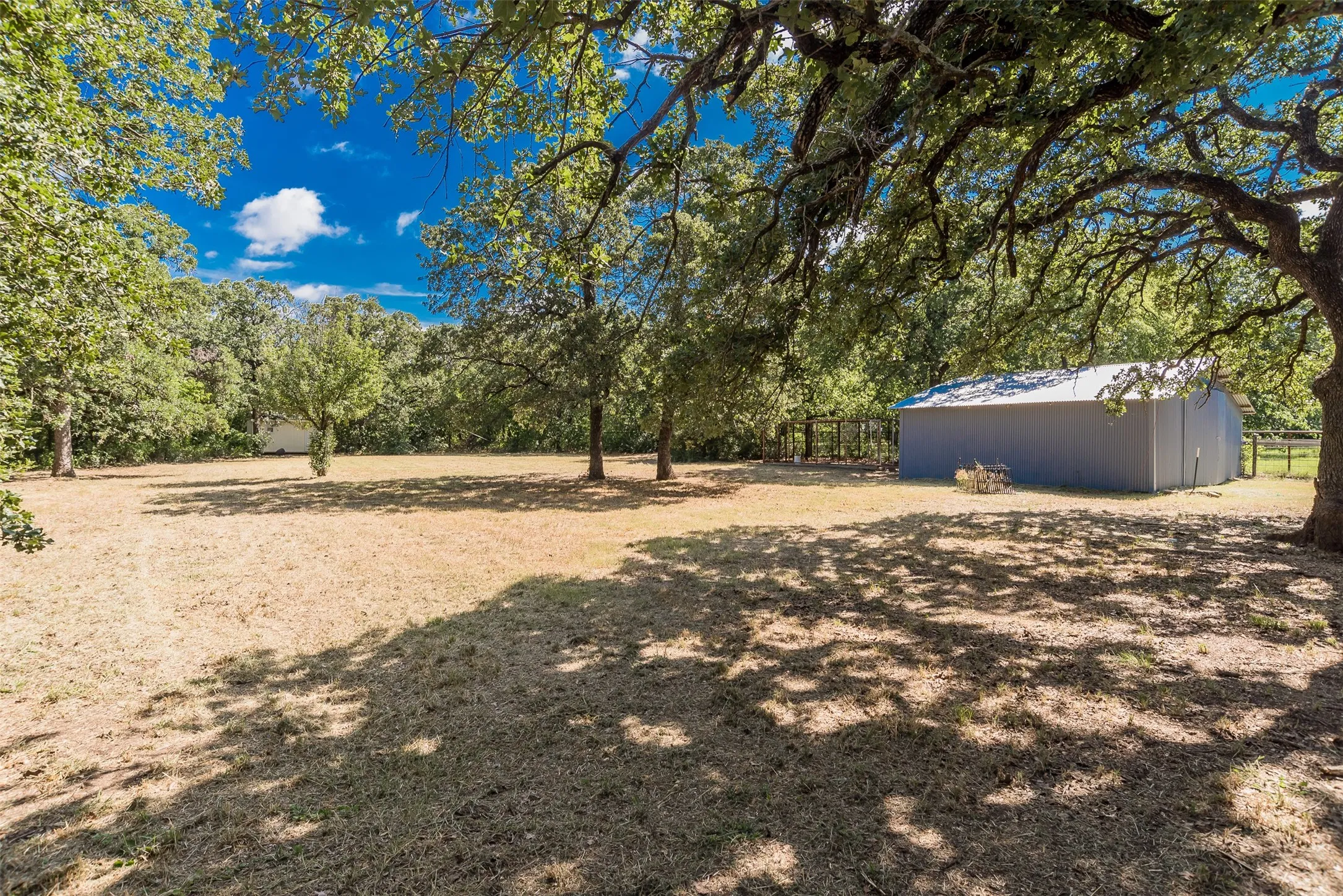 Single Family Residence For Rent in Denton County , 1403 Harpole Road E, Argyle, Texas 76226, 3 Bedroom, 2 Bathroom, 2 Garage spaces, 1,432 Sqft, built in 1985, mls#21288131, Real Estate Agent in Argyle, Homes For Rent in Denton county, Homes For Rent in Argyle, Realtor in Argyle Texas, Real Estate Brokerage Independent Realty Texas, Luminita Cordes Realtor