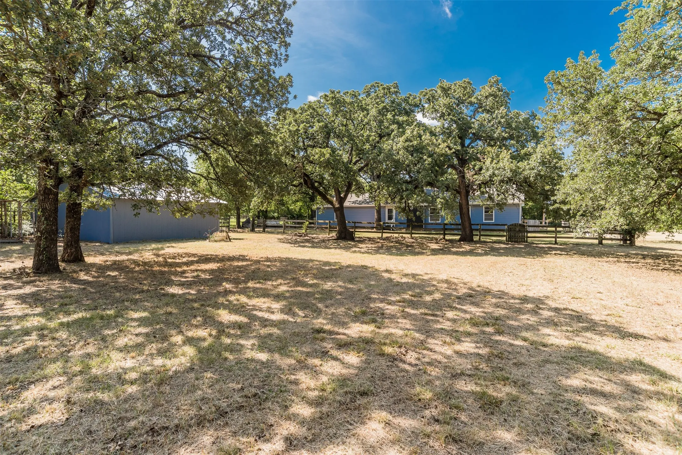 Single Family Residence For Rent in Denton County , 1403 Harpole Road E, Argyle, Texas 76226, 3 Bedroom, 2 Bathroom, 2 Garage spaces, 1,432 Sqft, built in 1985, mls#21288131, Real Estate Agent in Argyle, Homes For Rent in Denton county, Homes For Rent in Argyle, Realtor in Argyle Texas, Real Estate Brokerage Independent Realty Texas, Luminita Cordes Realtor