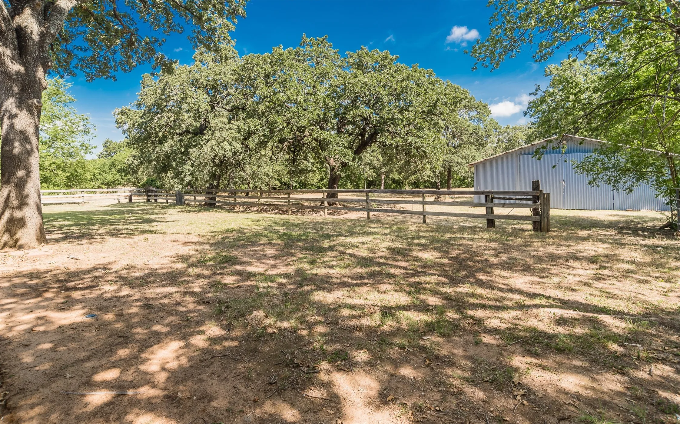 Single Family Residence For Rent in Denton County , 1403 Harpole Road E, Argyle, Texas 76226, 3 Bedroom, 2 Bathroom, 2 Garage spaces, 1,432 Sqft, built in 1985, mls#21288131, Real Estate Agent in Argyle, Homes For Rent in Denton county, Homes For Rent in Argyle, Realtor in Argyle Texas, Real Estate Brokerage Independent Realty Texas, Luminita Cordes Realtor