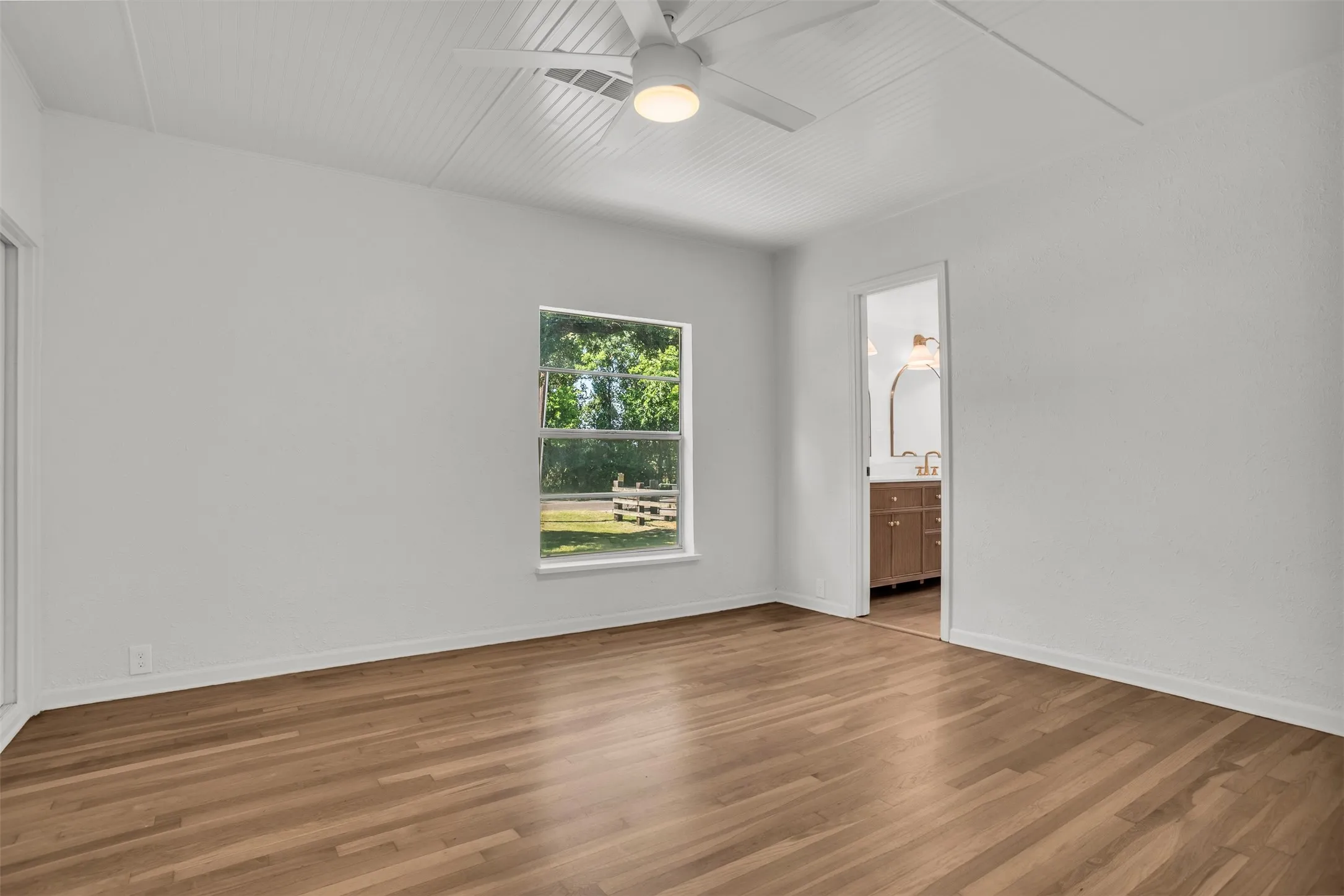 Single Family Residence For Rent in Denton County , 1403 Harpole Road E, Argyle, Texas 76226, 3 Bedroom, 2 Bathroom, 2 Garage spaces, 1,432 Sqft, built in 1985, mls#21288131, Real Estate Agent in Argyle, Homes For Rent in Denton county, Homes For Rent in Argyle, Realtor in Argyle Texas, Real Estate Brokerage Independent Realty Texas, Luminita Cordes Realtor