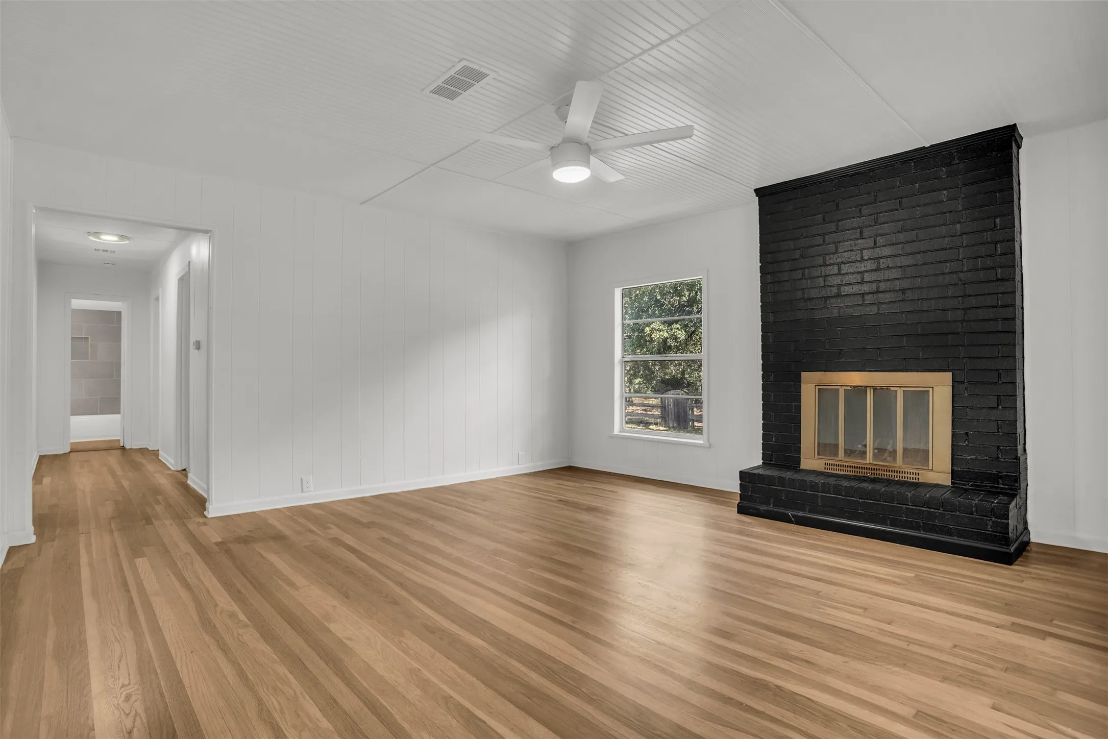 Single Family Residence For Rent in Denton County , 1403 Harpole Road E, Argyle, Texas 76226, 3 Bedroom, 2 Bathroom, 2 Garage spaces, 1,432 Sqft, built in 1985, mls#21288131, Real Estate Agent in Argyle, Homes For Rent in Denton county, Homes For Rent in Argyle, Realtor in Argyle Texas, Real Estate Brokerage Independent Realty Texas, Luminita Cordes Realtor