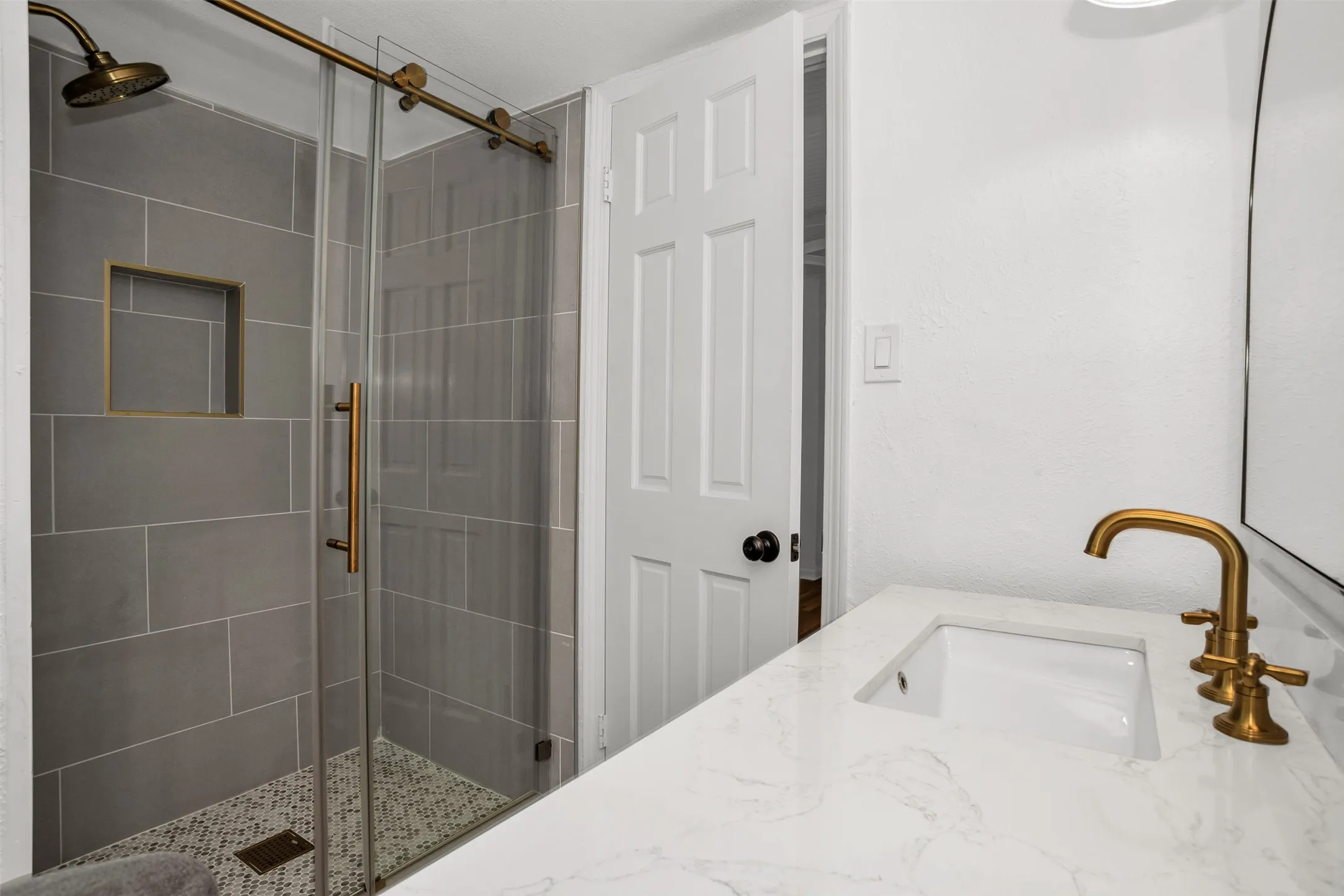 Single Family Residence For Rent in Denton County , 1403 Harpole Road E, Argyle, Texas 76226, 3 Bedroom, 2 Bathroom, 2 Garage spaces, 1,432 Sqft, built in 1985, mls#21288131, Real Estate Agent in Argyle, Homes For Rent in Denton county, Homes For Rent in Argyle, Realtor in Argyle Texas, Real Estate Brokerage Independent Realty Texas, Luminita Cordes Realtor