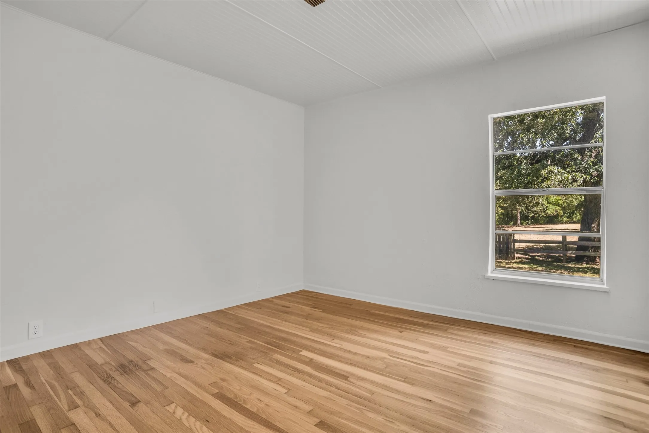 Single Family Residence For Rent in Denton County , 1403 Harpole Road E, Argyle, Texas 76226, 3 Bedroom, 2 Bathroom, 2 Garage spaces, 1,432 Sqft, built in 1985, mls#21288131, Real Estate Agent in Argyle, Homes For Rent in Denton county, Homes For Rent in Argyle, Realtor in Argyle Texas, Real Estate Brokerage Independent Realty Texas, Luminita Cordes Realtor