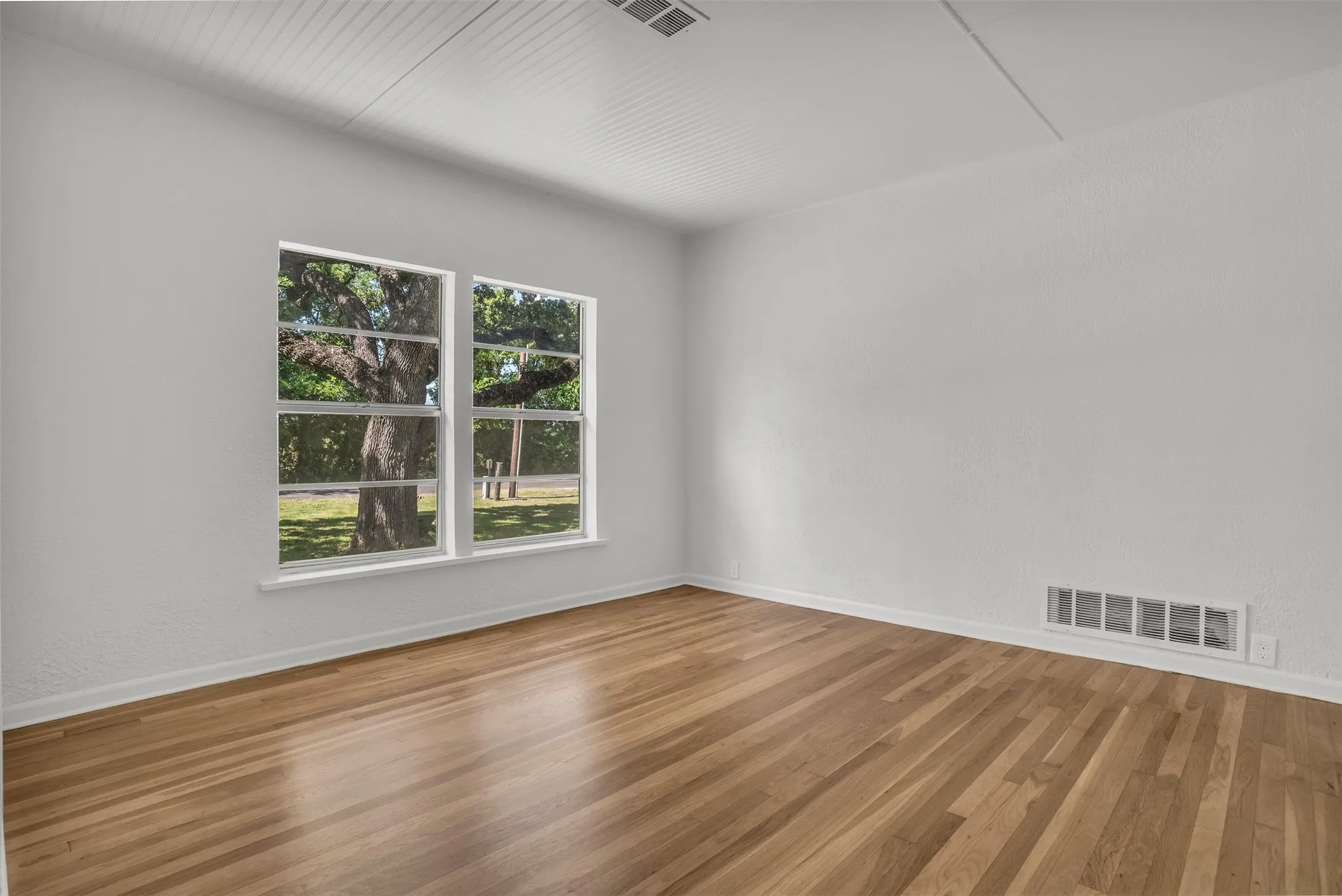 Single Family Residence For Rent in Denton County , 1403 Harpole Road E, Argyle, Texas 76226, 3 Bedroom, 2 Bathroom, 2 Garage spaces, 1,432 Sqft, built in 1985, mls#21288131, Real Estate Agent in Argyle, Homes For Rent in Denton county, Homes For Rent in Argyle, Realtor in Argyle Texas, Real Estate Brokerage Independent Realty Texas, Luminita Cordes Realtor