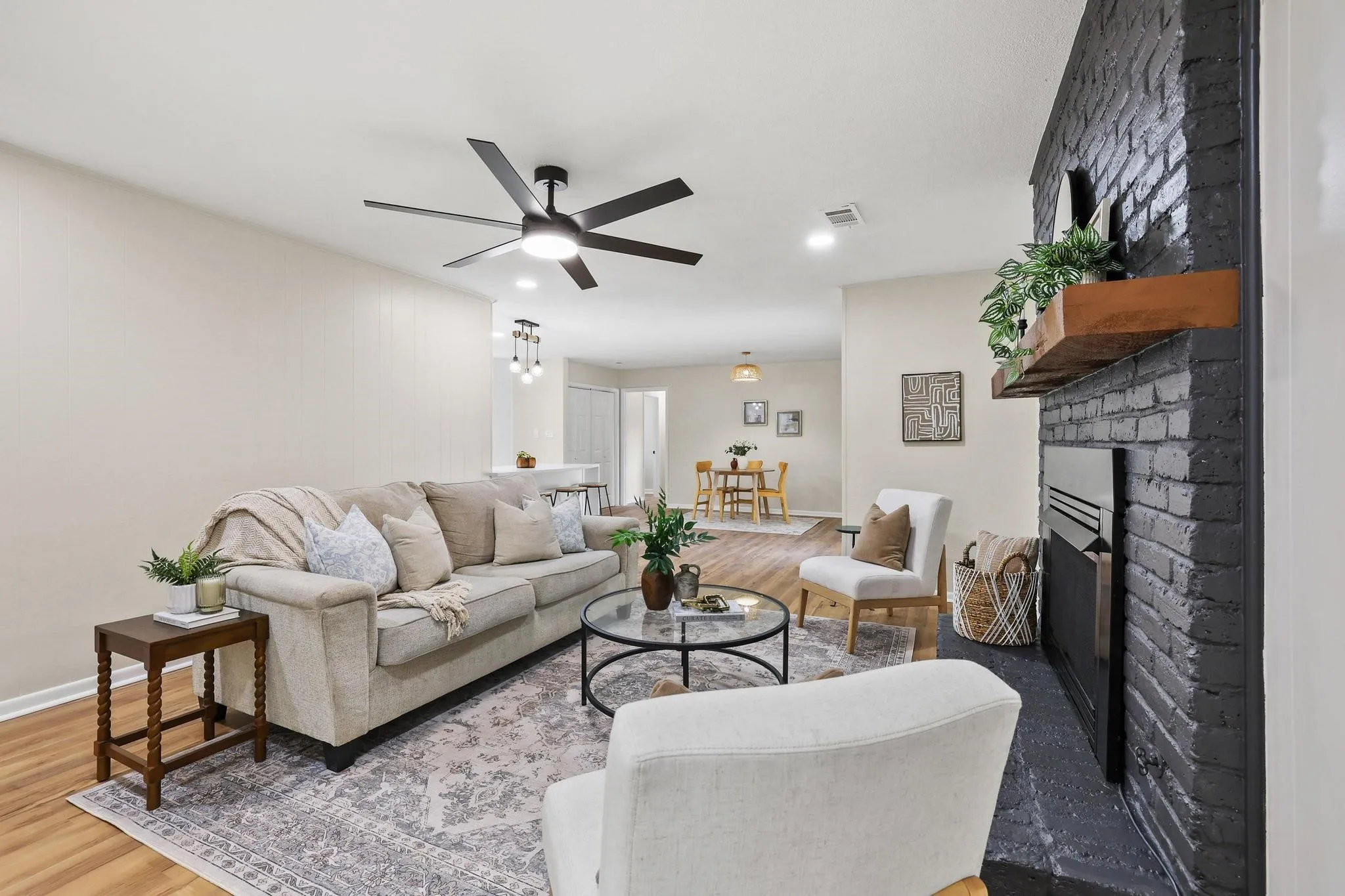 Single Family Residence For Sale in Grayson County , 2505 Meadows Lane, Sherman, Texas 75092, 4 Bedroom, 3 Bathroom, 2 Garage spaces, 2,284 Sqft, built in 1966, mls#21290993, Real Estate Agent in Sherman, Homes For Sale in Grayson county, Homes For Sale in Sherman, Realtor in Sherman Texas, Real Estate Brokerage Independent Realty Texas, Luminita Cordes Realtor