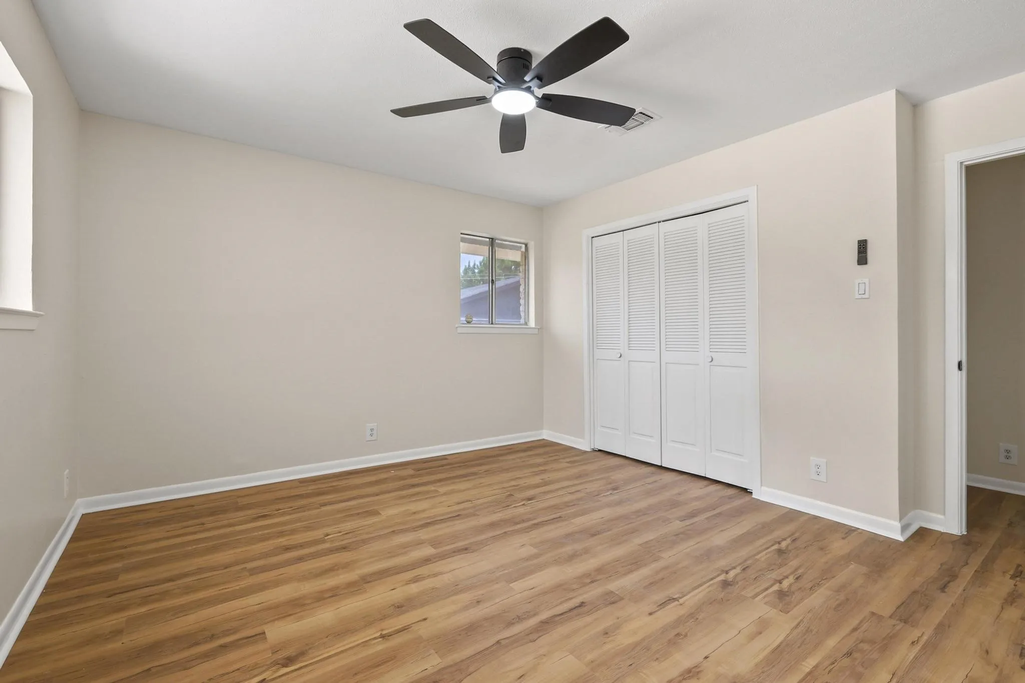 Single Family Residence For Sale in Grayson County , 2505 Meadows Lane, Sherman, Texas 75092, 4 Bedroom, 3 Bathroom, 2 Garage spaces, 2,284 Sqft, built in 1966, mls#21290993, Real Estate Agent in Sherman, Homes For Sale in Grayson county, Homes For Sale in Sherman, Realtor in Sherman Texas, Real Estate Brokerage Independent Realty Texas, Luminita Cordes Realtor