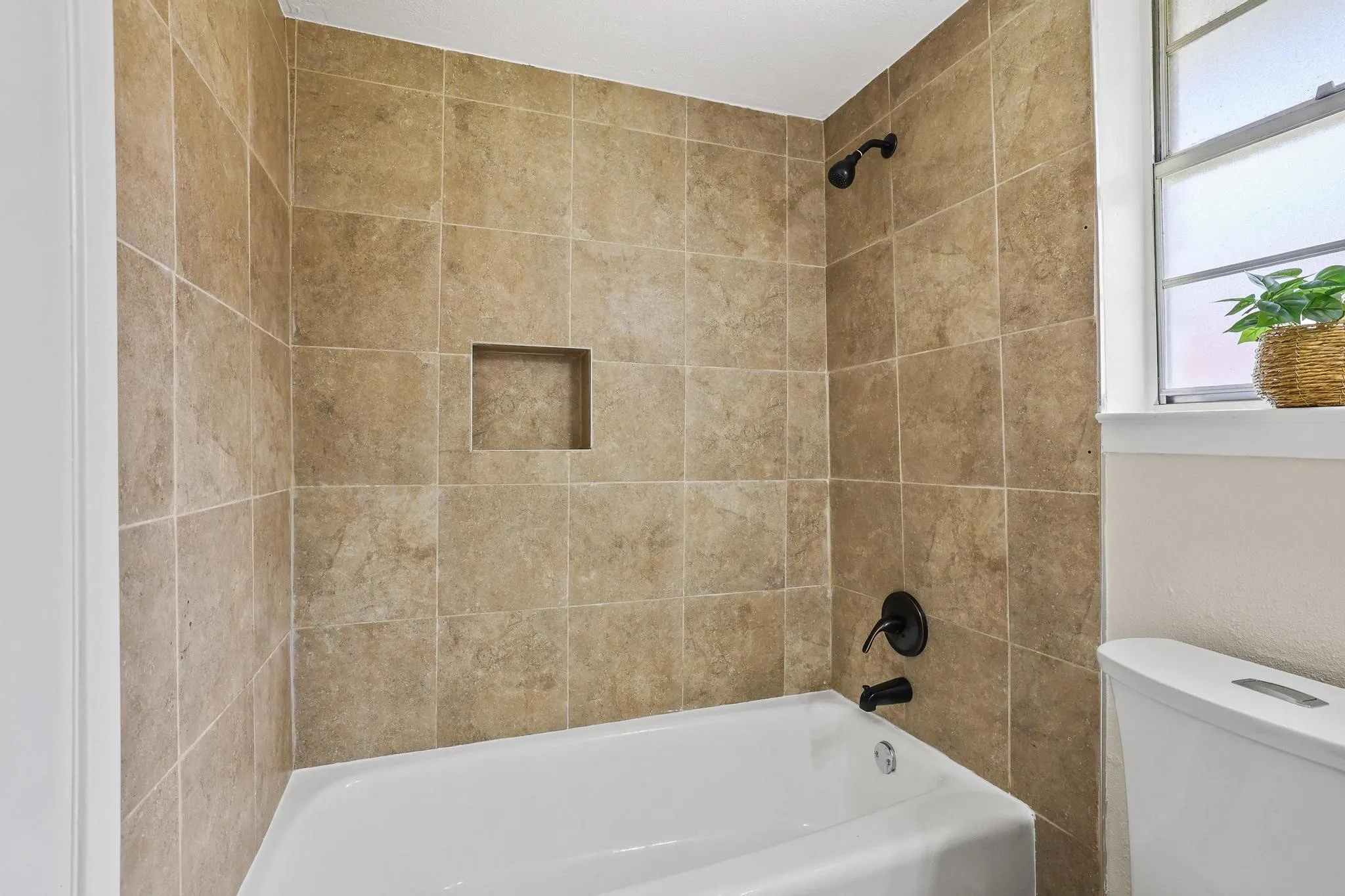 Single Family Residence For Sale in Grayson County , 2505 Meadows Lane, Sherman, Texas 75092, 4 Bedroom, 3 Bathroom, 2 Garage spaces, 2,284 Sqft, built in 1966, mls#21290993, Real Estate Agent in Sherman, Homes For Sale in Grayson county, Homes For Sale in Sherman, Realtor in Sherman Texas, Real Estate Brokerage Independent Realty Texas, Luminita Cordes Realtor
