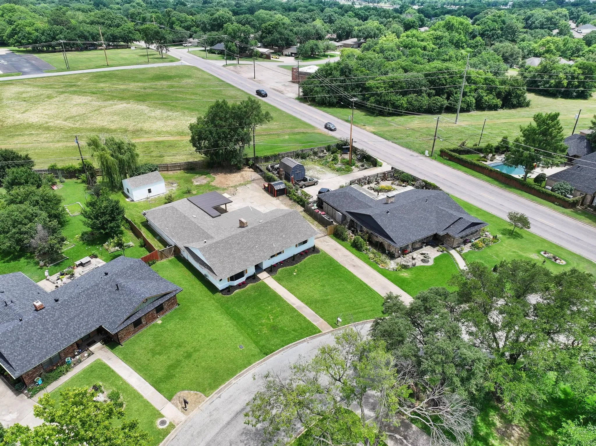 Single Family Residence For Sale in Grayson County , 2505 Meadows Lane, Sherman, Texas 75092, 4 Bedroom, 3 Bathroom, 2 Garage spaces, 2,284 Sqft, built in 1966, mls#21290993, Real Estate Agent in Sherman, Homes For Sale in Grayson county, Homes For Sale in Sherman, Realtor in Sherman Texas, Real Estate Brokerage Independent Realty Texas, Luminita Cordes Realtor