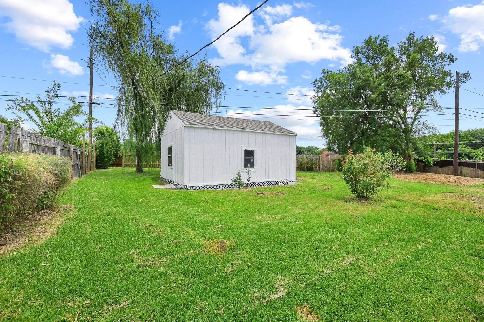 Single Family Residence For Sale in Grayson County , 2505 Meadows Lane, Sherman, Texas 75092, 4 Bedroom, 3 Bathroom, 2 Garage spaces, 2,284 Sqft, built in 1966, mls#21290993, Real Estate Agent in Sherman, Homes For Sale in Grayson county, Homes For Sale in Sherman, Realtor in Sherman Texas, Real Estate Brokerage Independent Realty Texas, Luminita Cordes Realtor